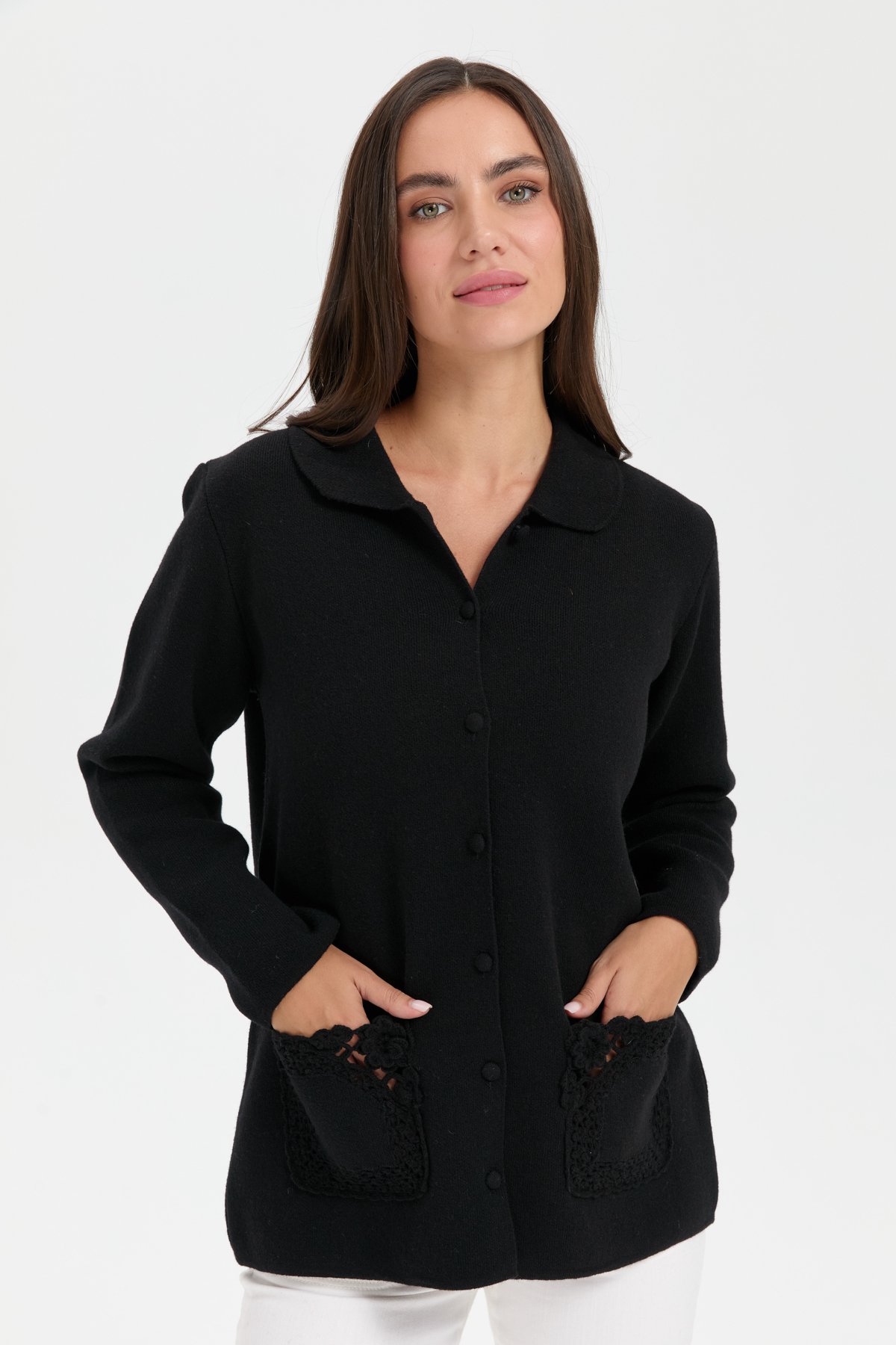 24015Kadın Polo Yaka Cebi Gül İşlemeli Kısa Yün Hırka Siyah