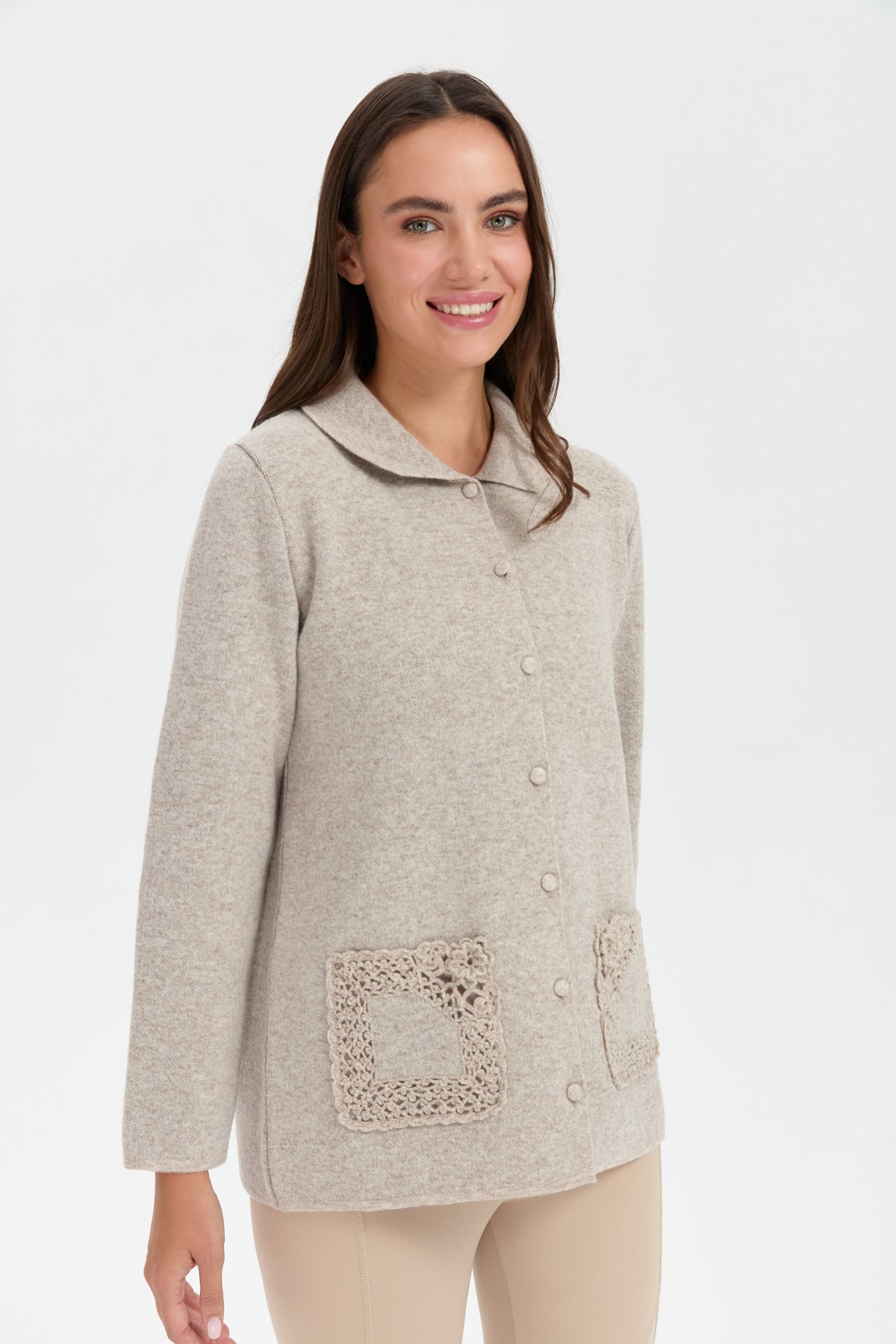 24015Kadın Polo Yaka Cebi Gül İşlemeli Kısa Yün Hırka V.Bej