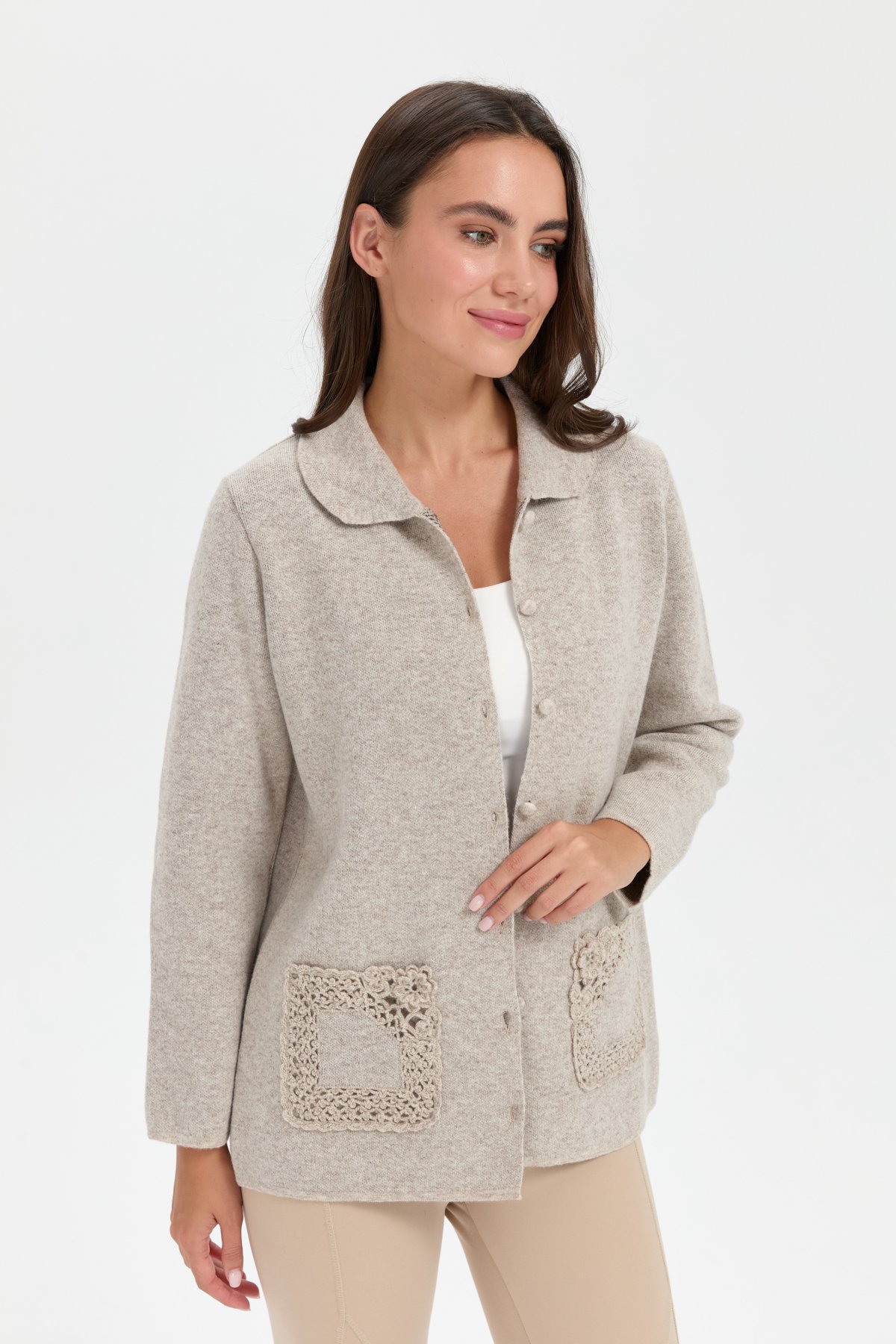 24015Kadın Polo Yaka Cebi Gül İşlemeli Kısa Yün Hırka V.Bej