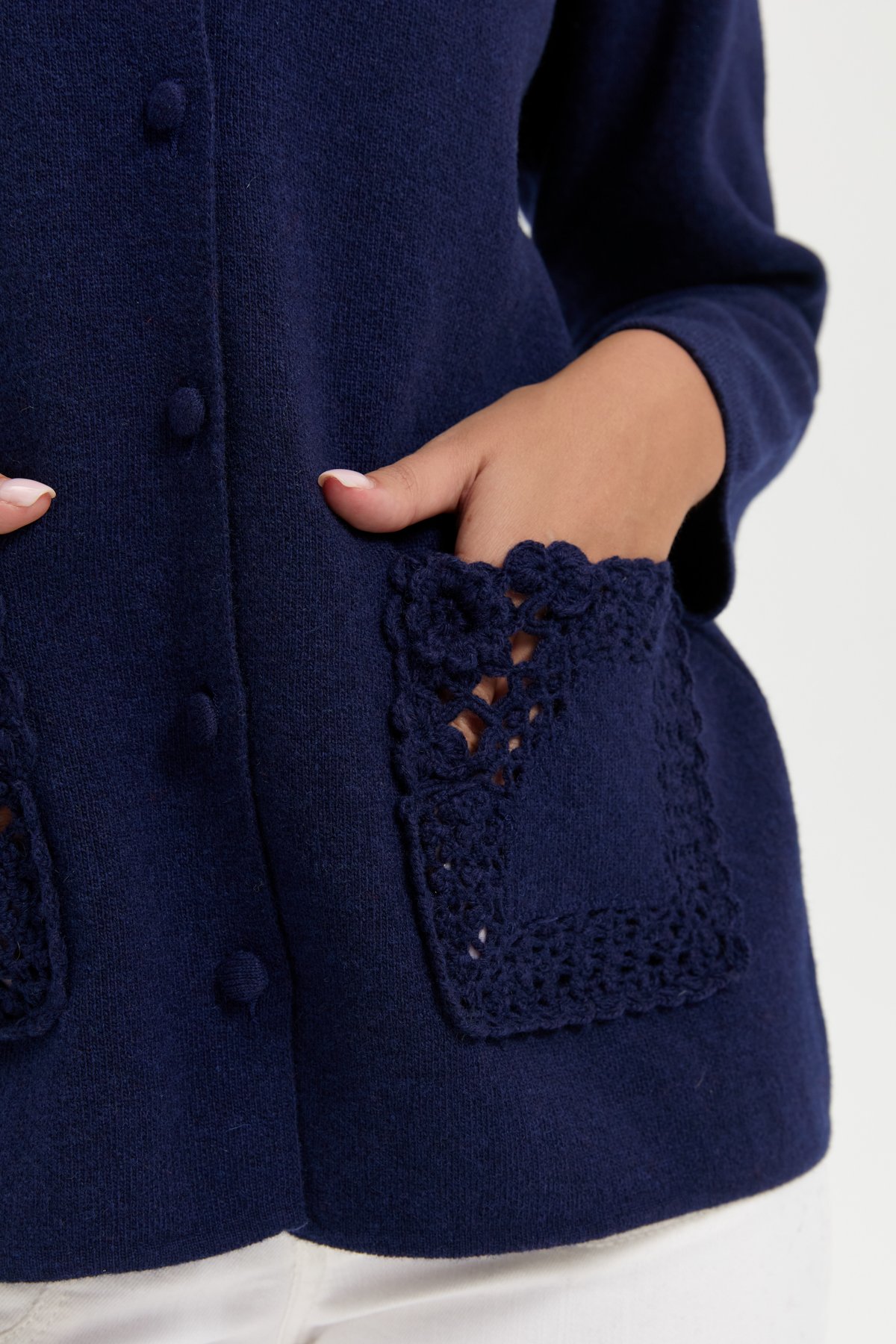 24015Kadın Polo Yaka Cebi Gül İşlemeli Kısa Yün Hırka Y.A Lacivert