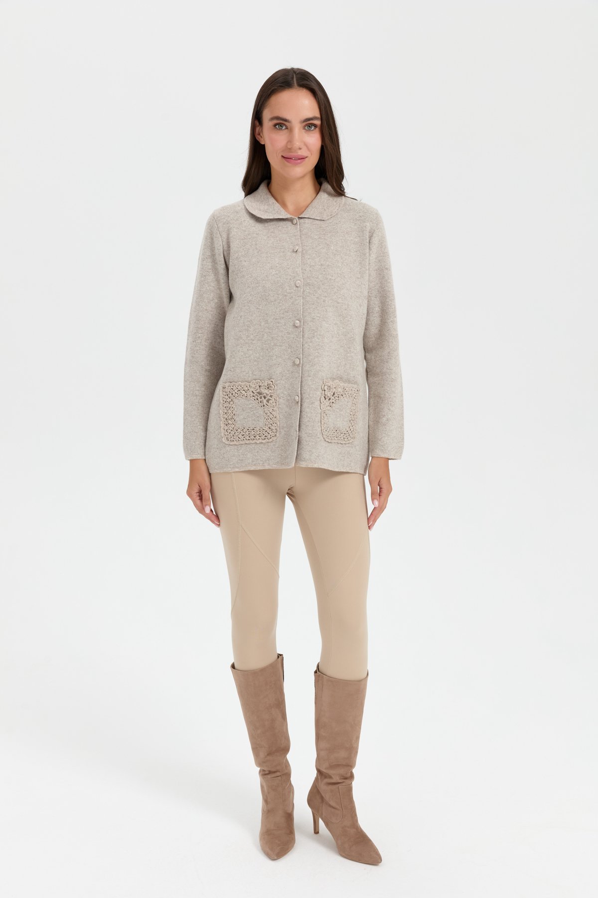 24015Kadın Polo Yaka Cebi Gül İşlemeli Kısa Yün Hırka V.Bej