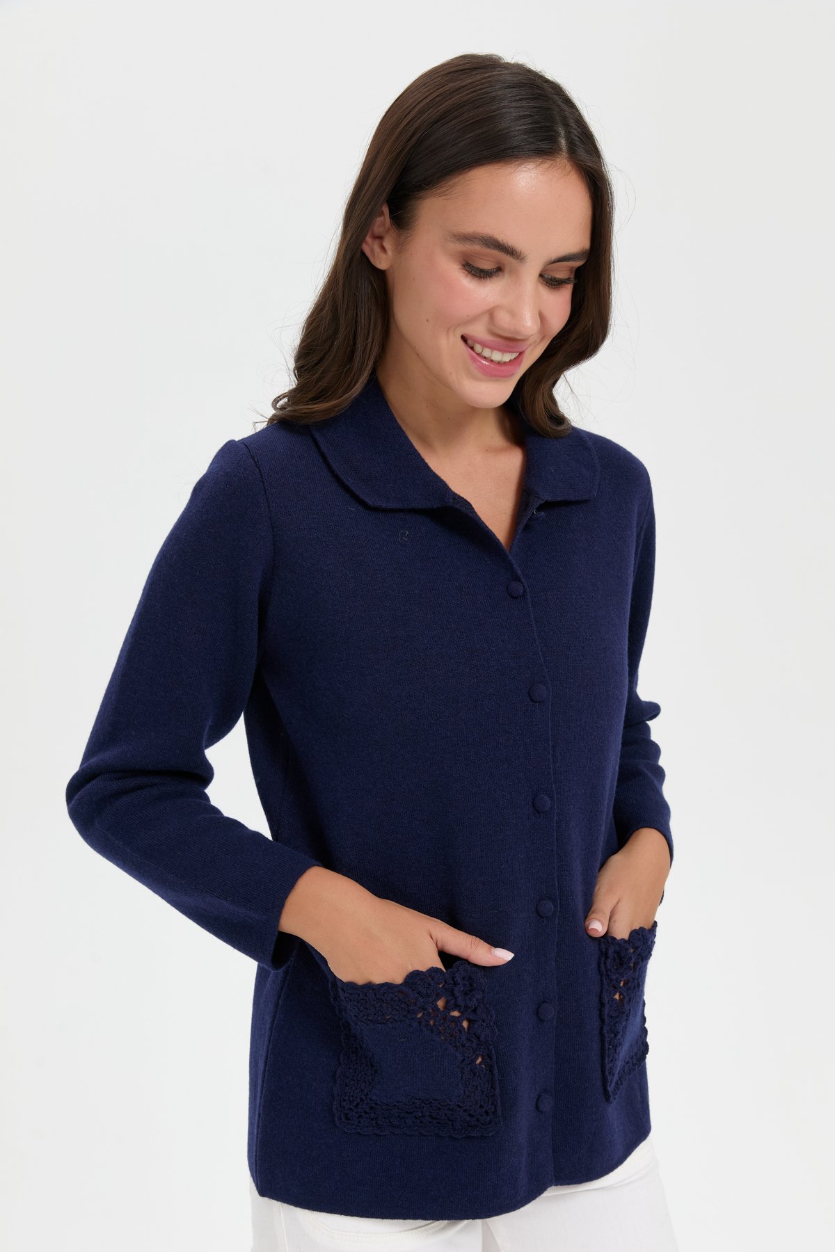 24015Kadın Polo Yaka Cebi Gül İşlemeli Kısa Yün Hırka Y.A Lacivert