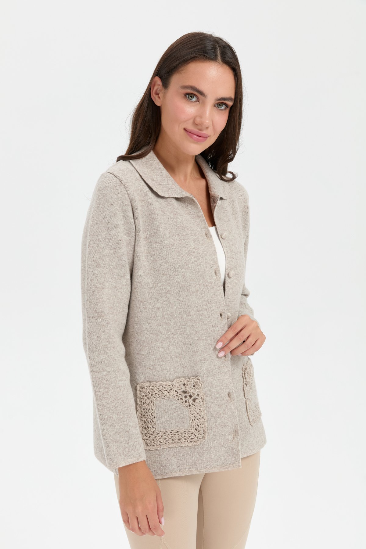 24015Kadın Polo Yaka Cebi Gül İşlemeli Kısa Yün Hırka V.Bej