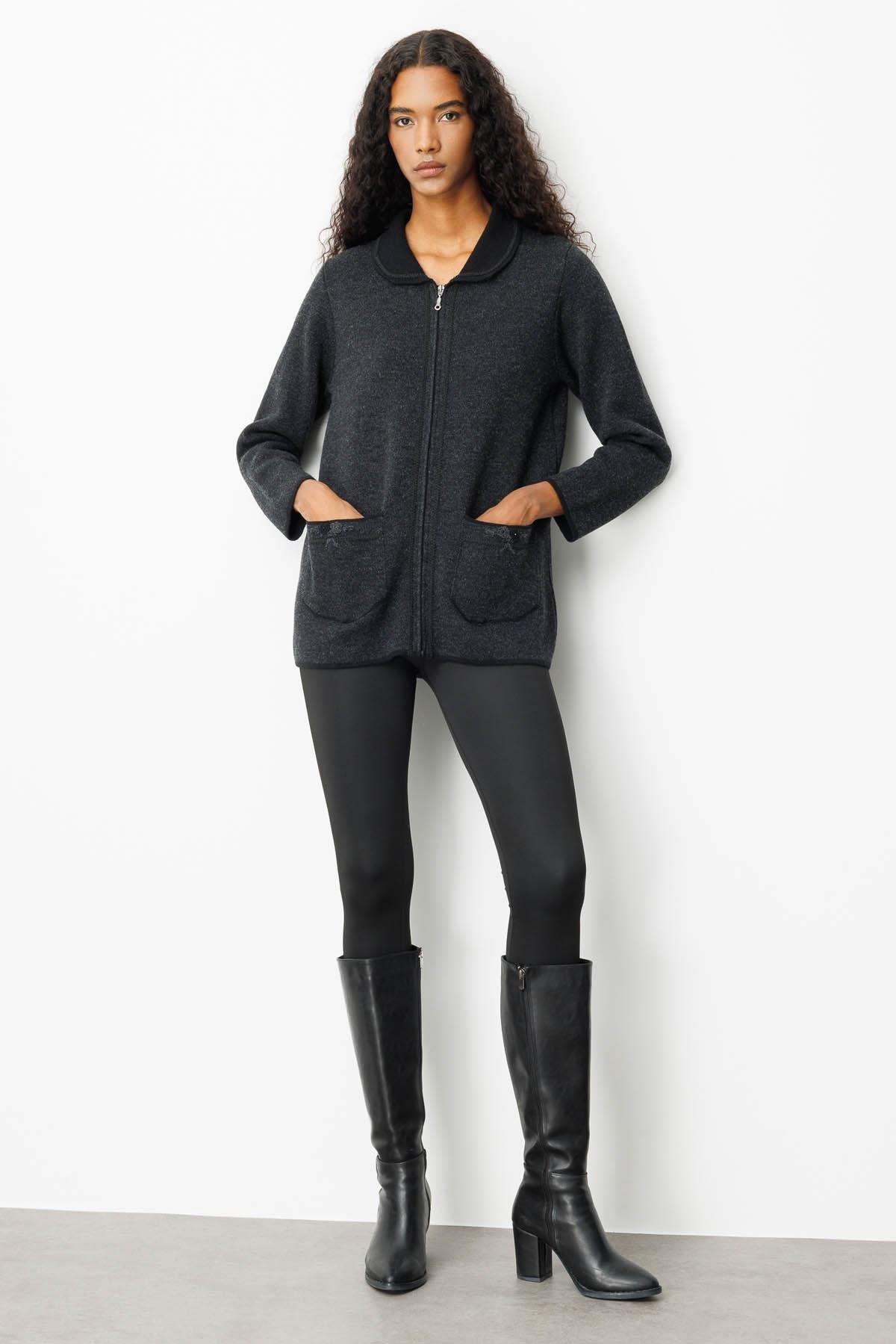 25032Kadın Polo Yaka Cebi Nakış İşlemeli Yün Hırka Siyah