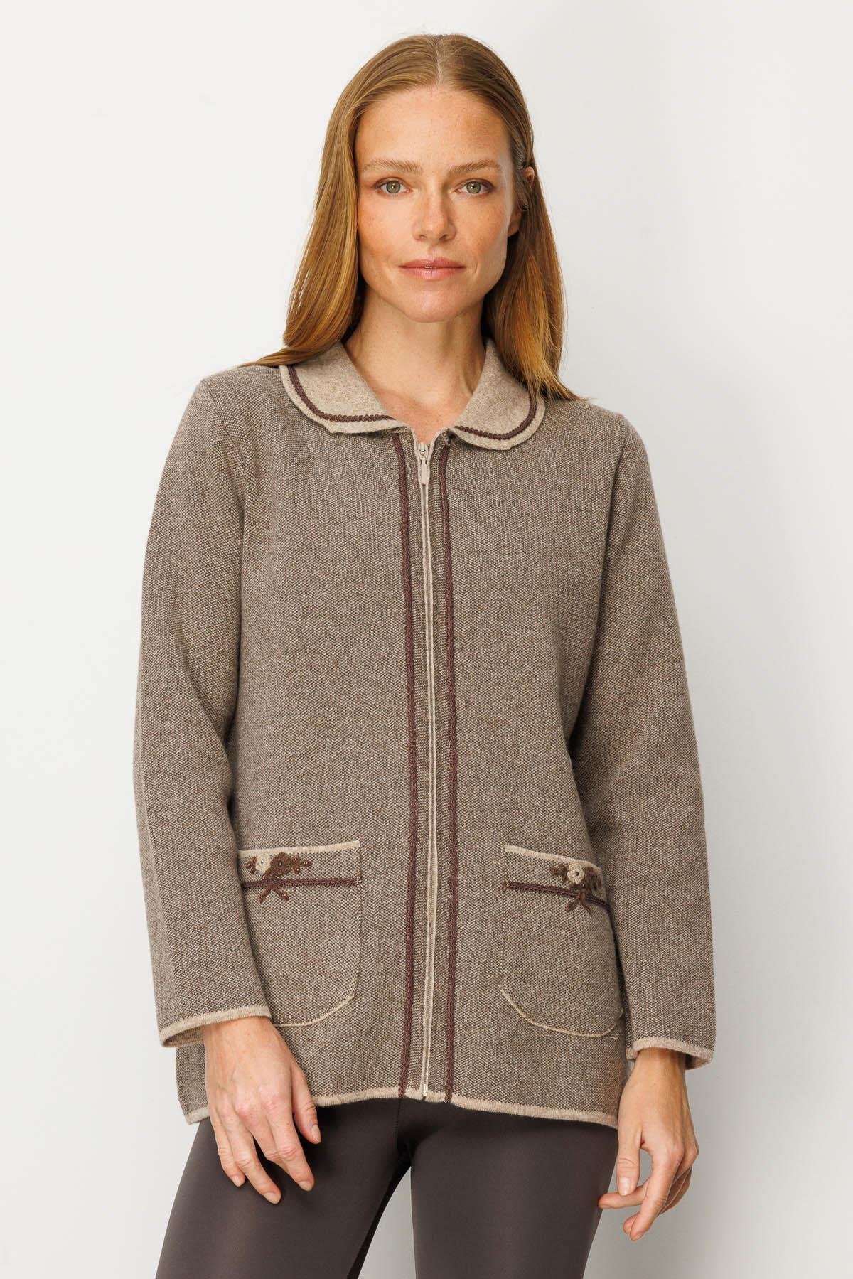 25032Kadın Polo Yaka Cebi Nakış İşlemeli Yün Hırka K.Bej