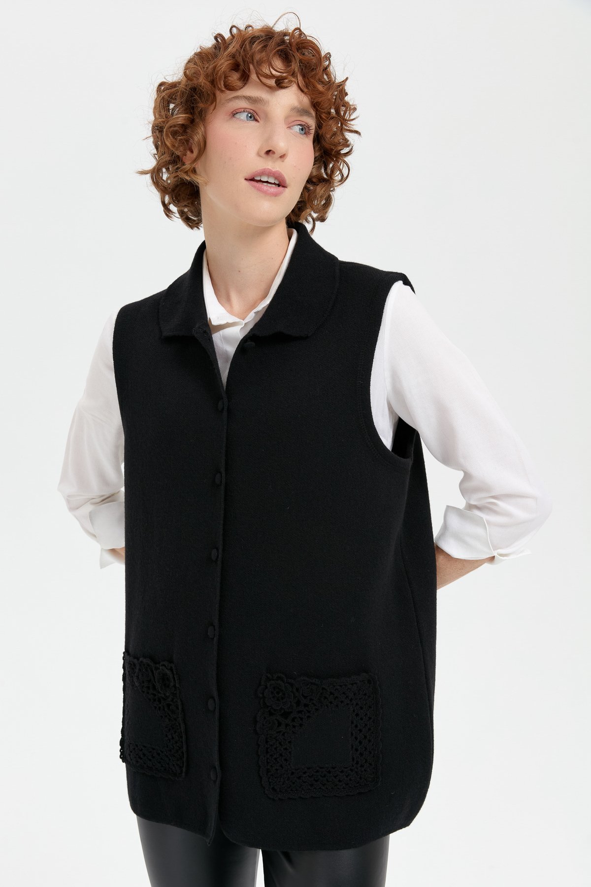 24014Kadın Polo Yaka Düğmeli Kısa Yün Yelek Siyah