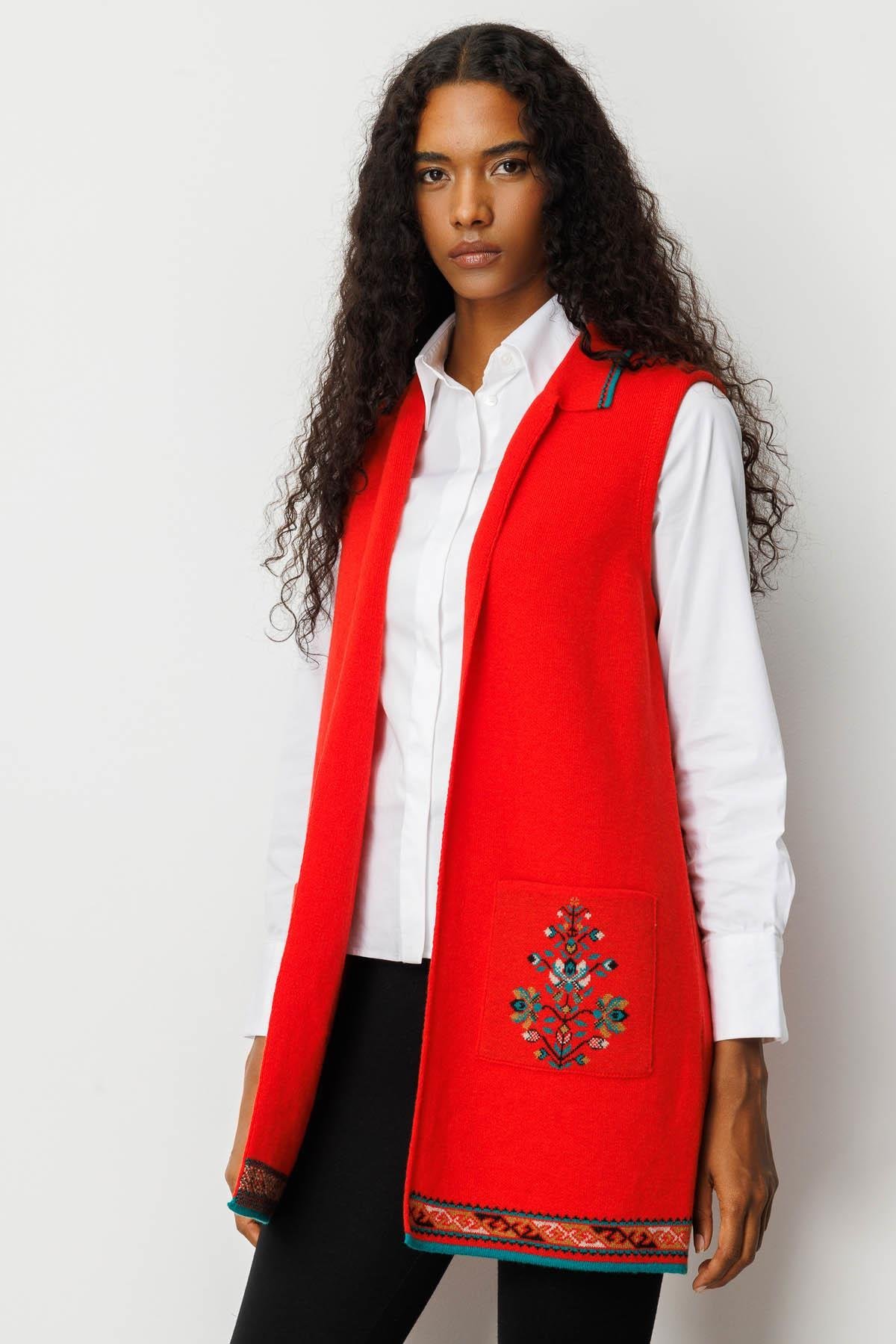 25055Kadın Polo Yaka Etek Ucu Kilim Desenli Uzun Yün Yelek Mercan