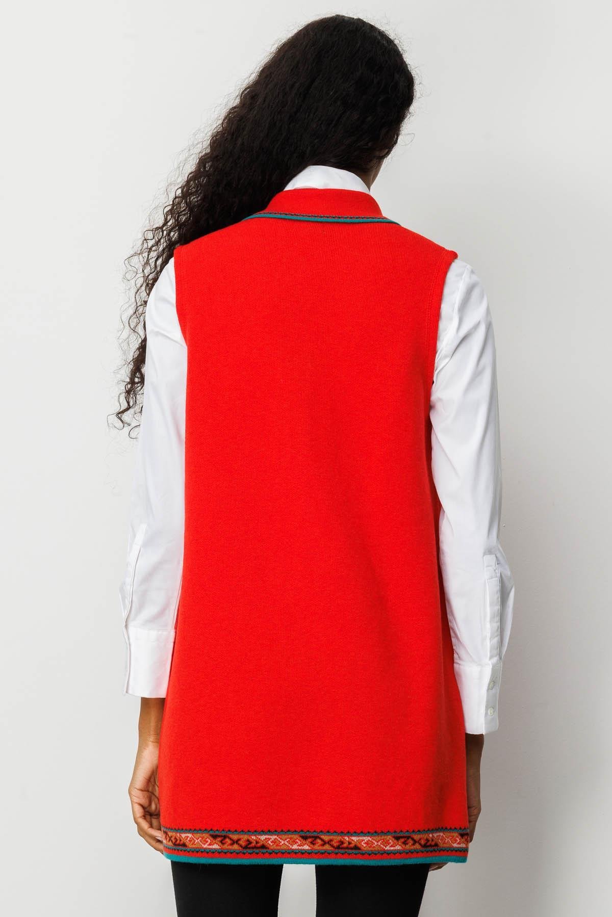 25055Kadın Polo Yaka Etek Ucu Kilim Desenli Uzun Yün Yelek Mercan