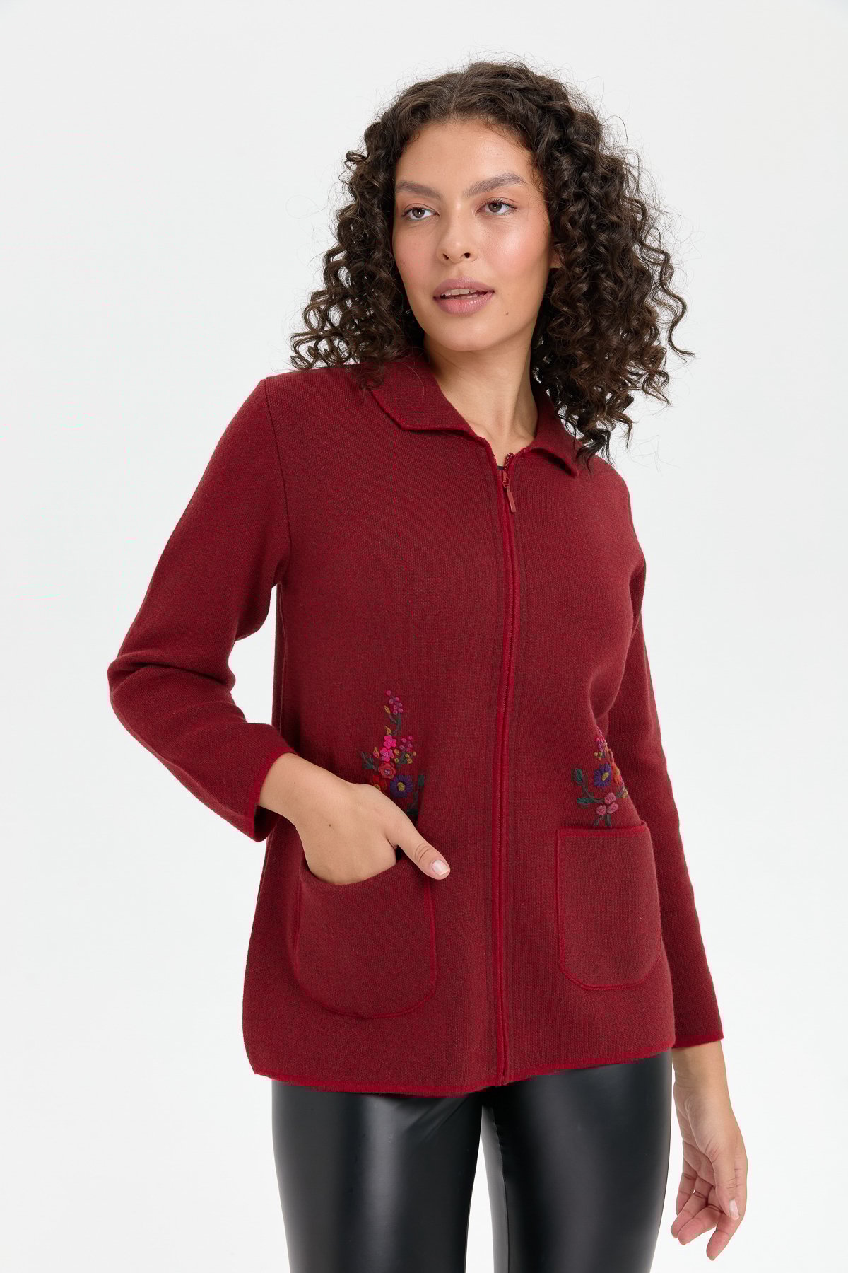 24005Kadın Polo Yaka İşlemeli Kısa Yün Hırka V.Kırmızı