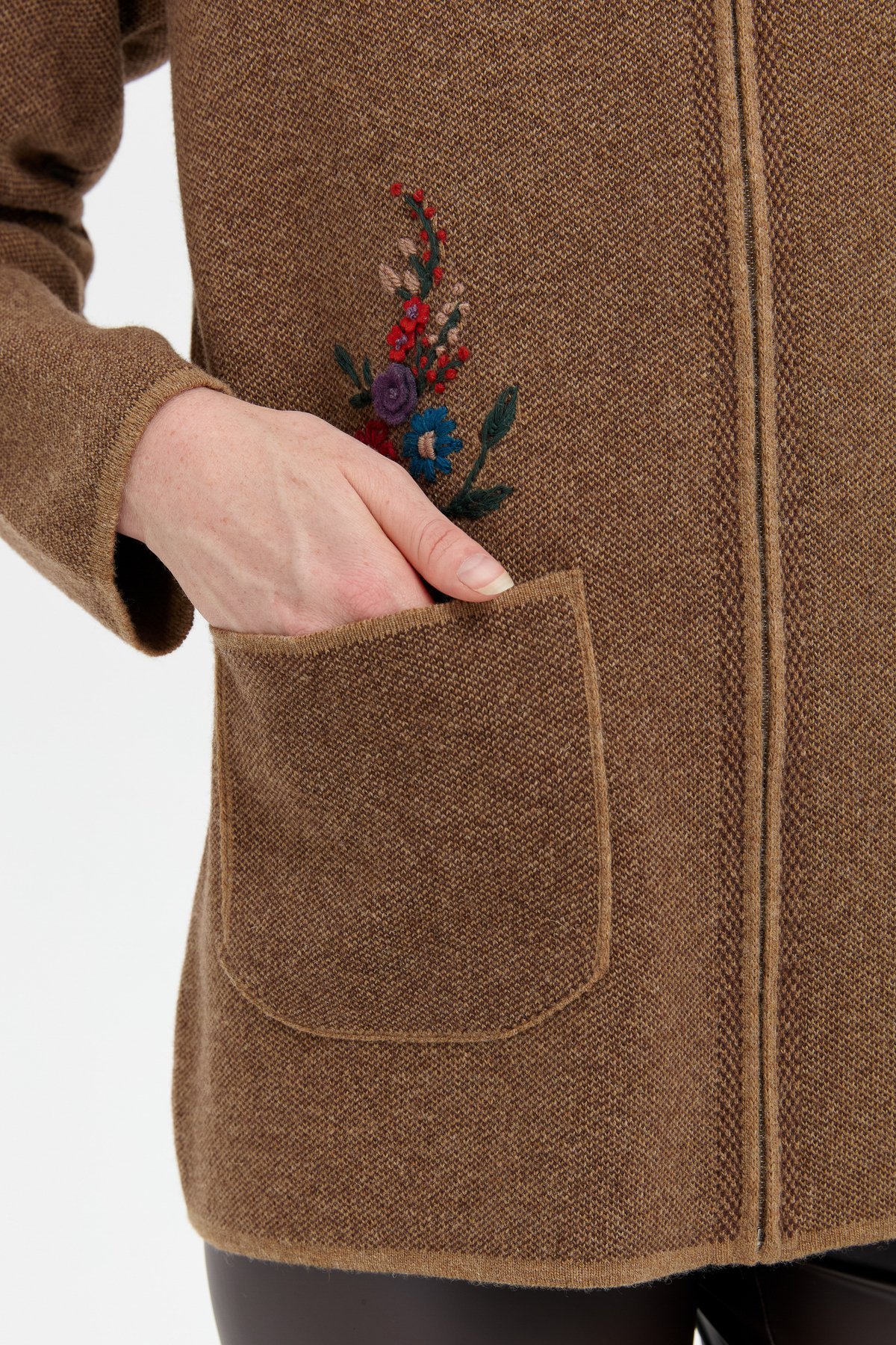 24005Kadın Polo Yaka İşlemeli Kısa Yün Hırka V.Camel