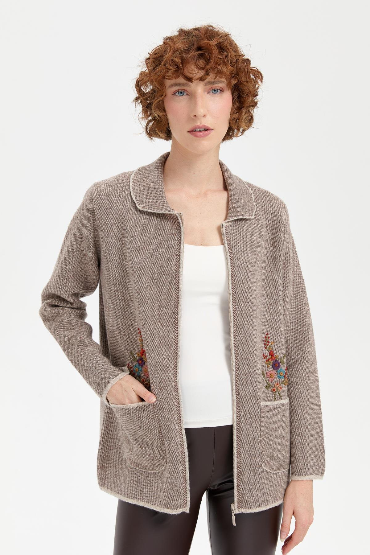 24005Kadın Polo Yaka İşlemeli Kısa Yün Hırka V.Bej