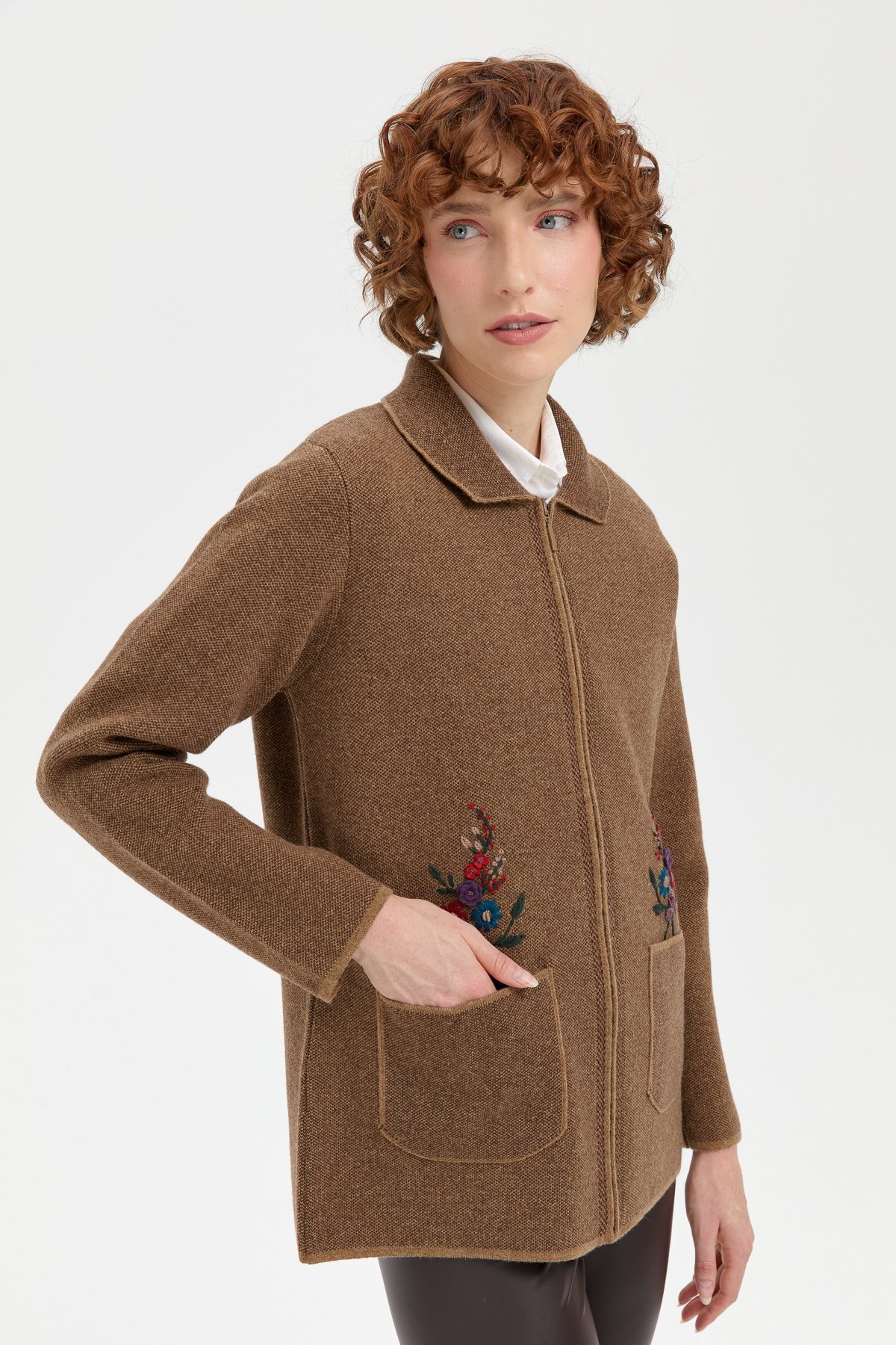 24005Kadın Polo Yaka İşlemeli Kısa Yün Hırka V.Camel