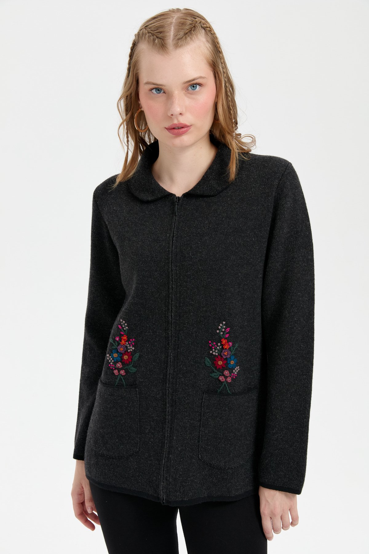 24005Kadın Polo Yaka İşlemeli Kısa Yün Hırka Siyah