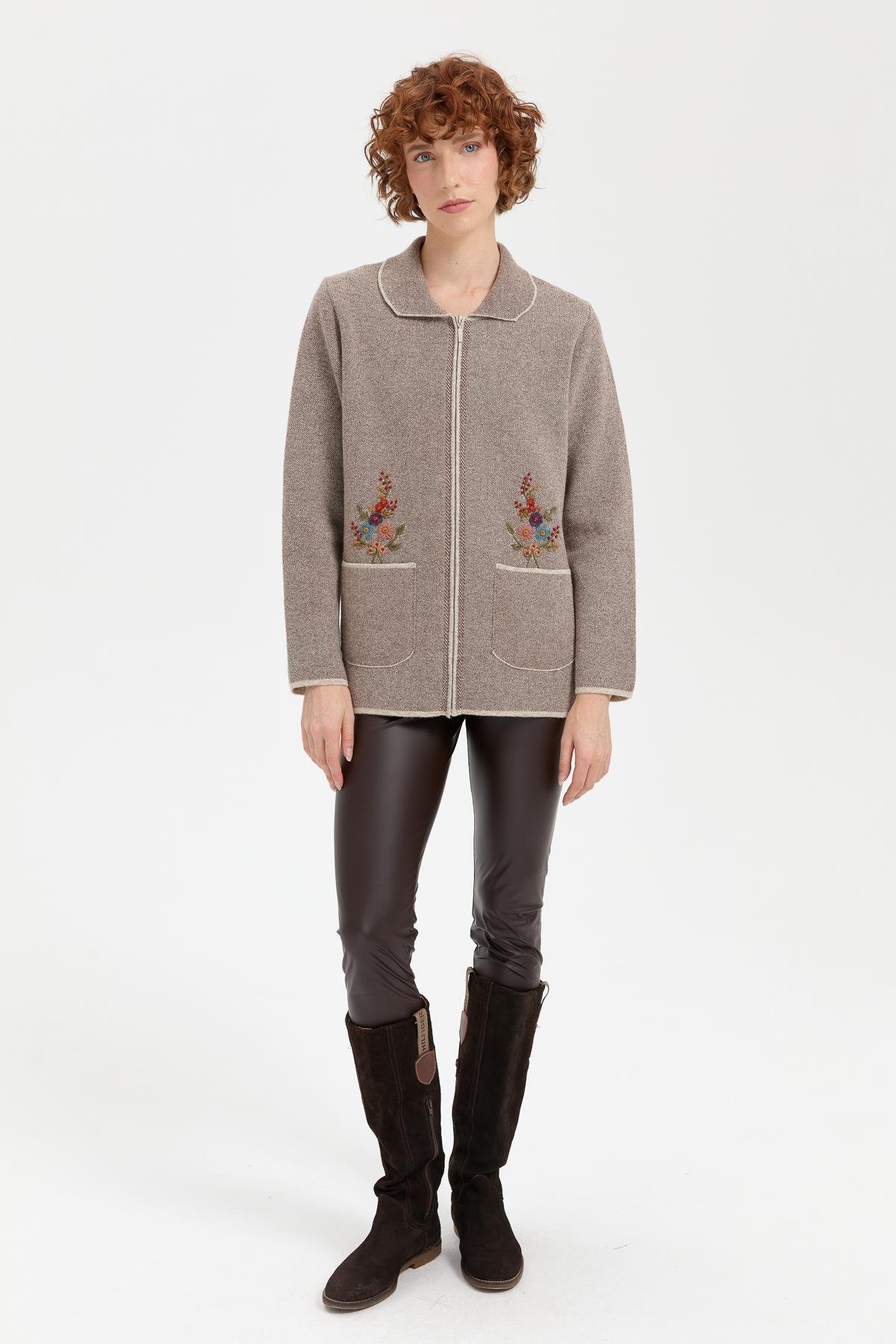 24005Kadın Polo Yaka İşlemeli Kısa Yün Hırka V.Bej