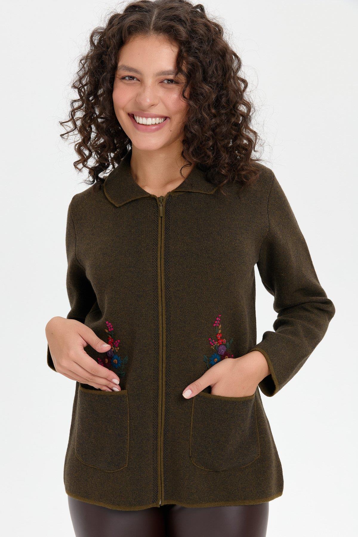 24005Kadın Polo Yaka İşlemeli Kısa Yün Hırka A.Yeşil