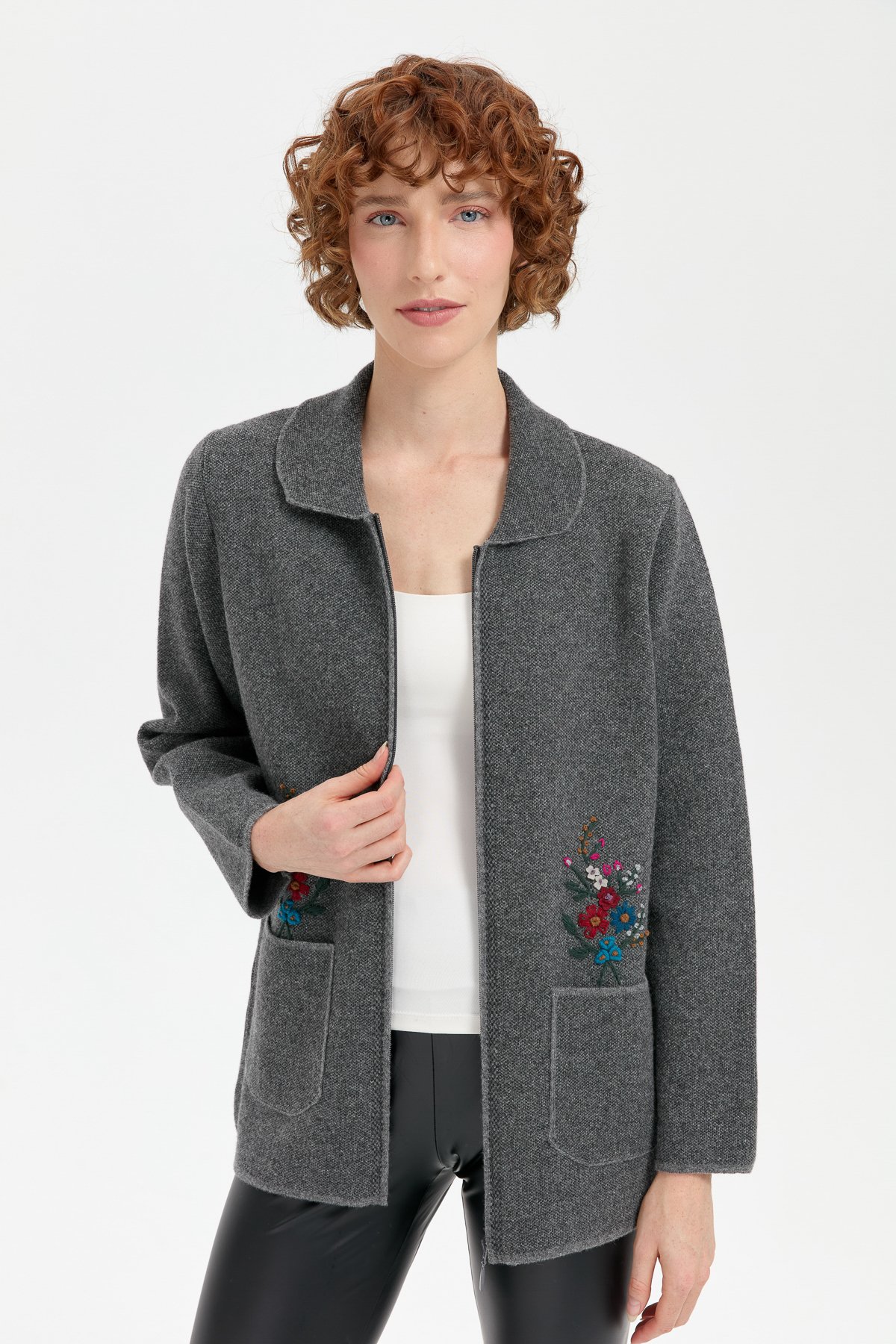 24005Kadın Polo Yaka İşlemeli Kısa Yün Hırka Füme