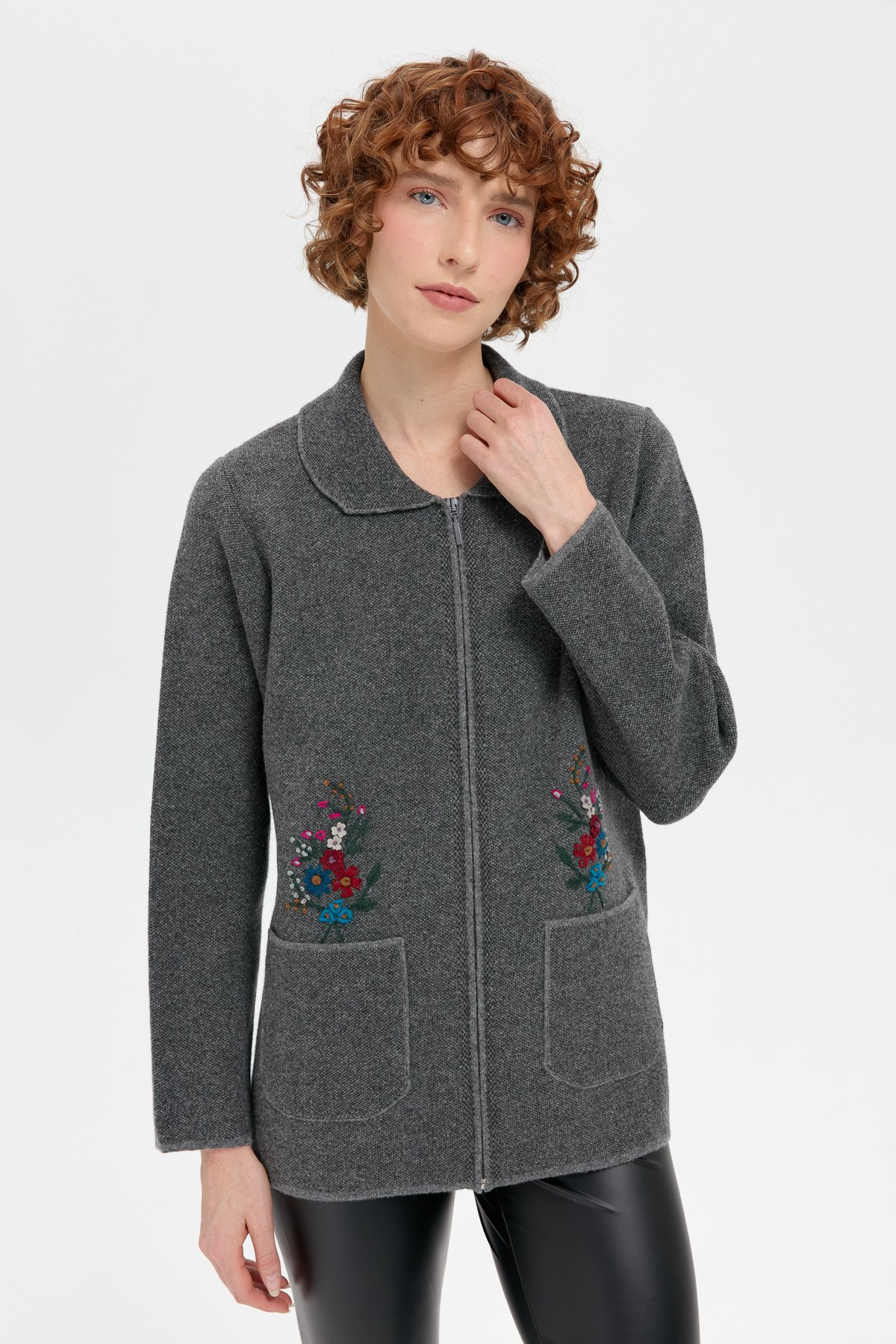 24005Kadın Polo Yaka İşlemeli Kısa Yün Hırka Füme