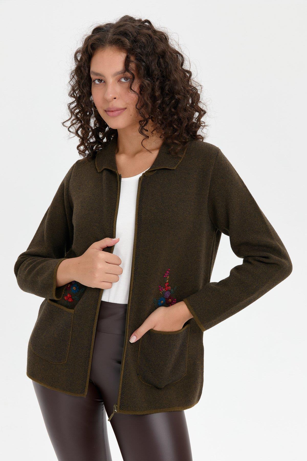 24005Kadın Polo Yaka İşlemeli Kısa Yün Hırka A.Yeşil