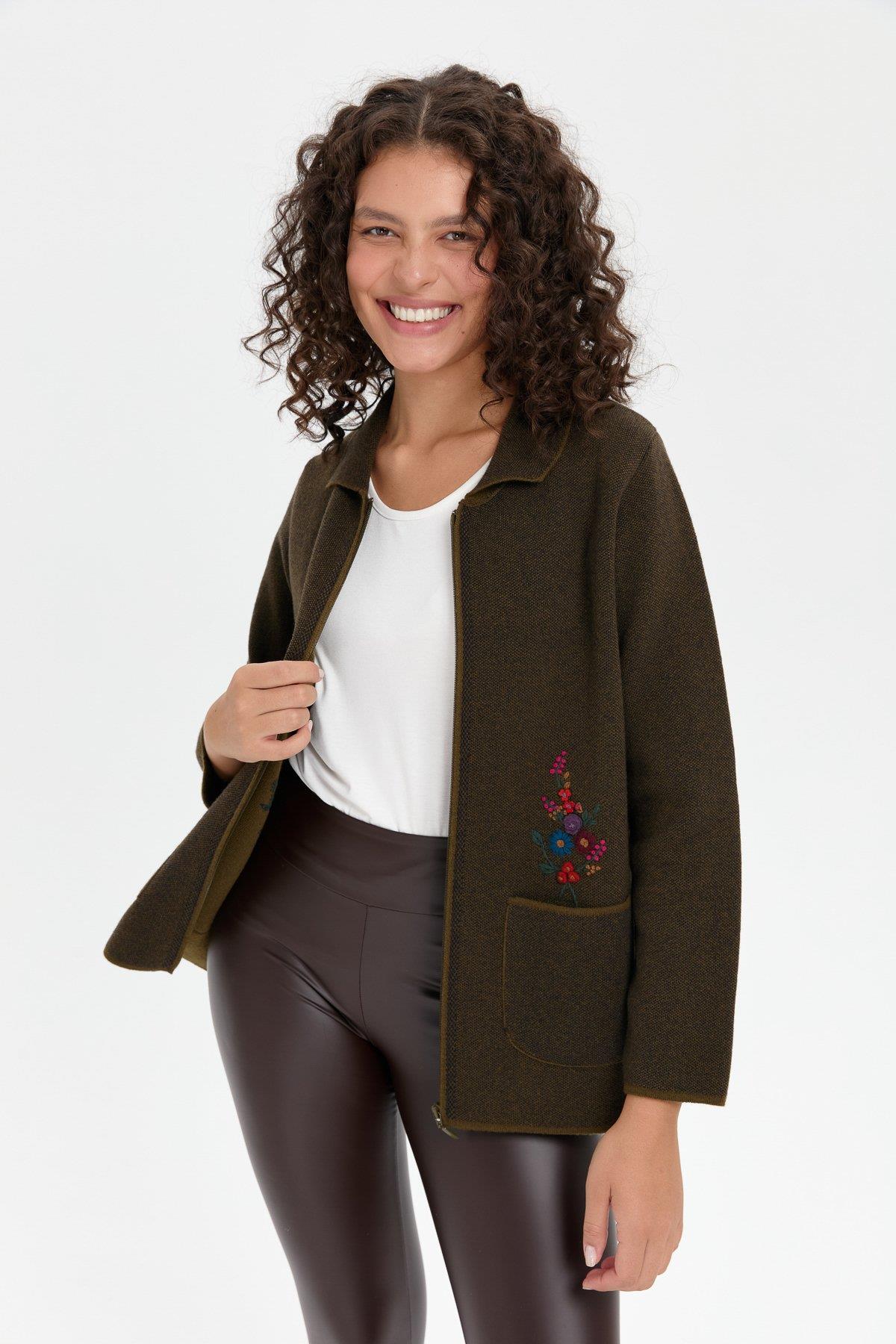 24005Kadın Polo Yaka İşlemeli Kısa Yün Hırka A.Yeşil