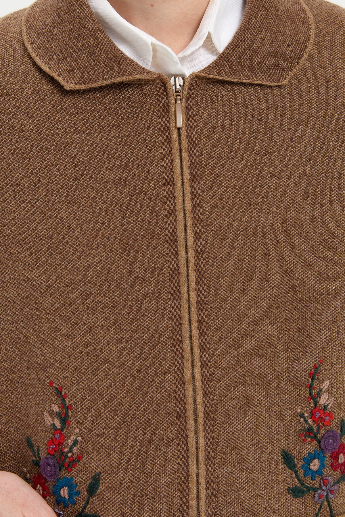 24005Kadın Polo Yaka İşlemeli Kısa Yün Hırka V.Camel