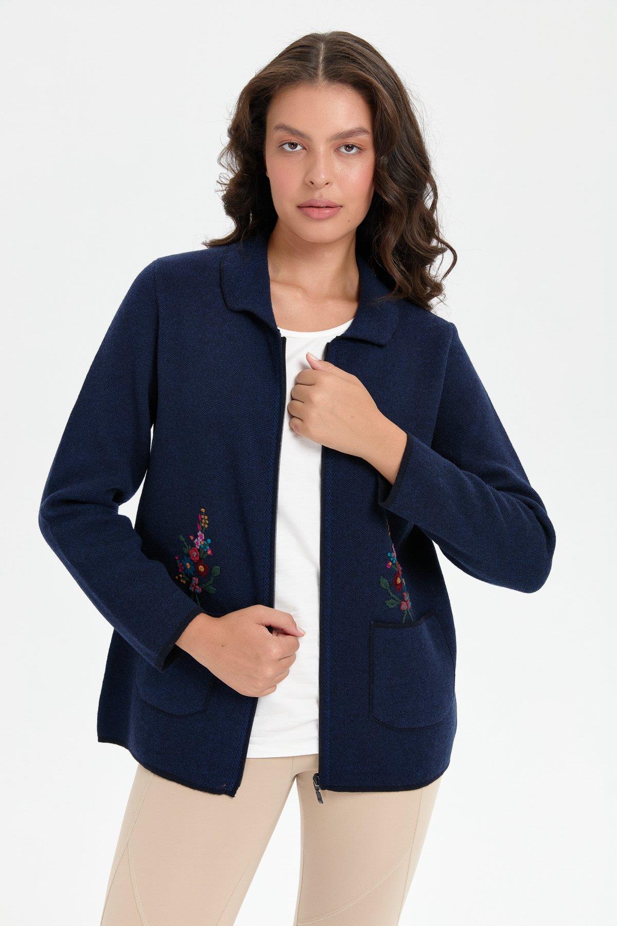 24005Kadın Polo Yaka İşlemeli Kısa Yün Hırka K.Lacivert