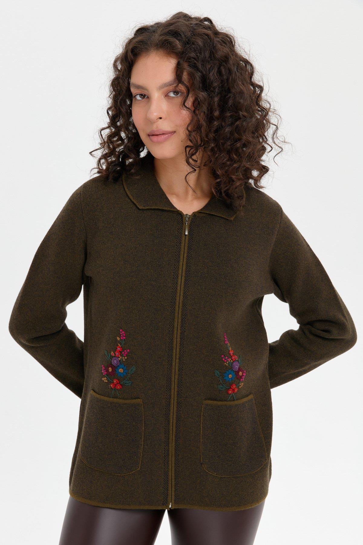 24005Kadın Polo Yaka İşlemeli Kısa Yün Hırka A.Yeşil