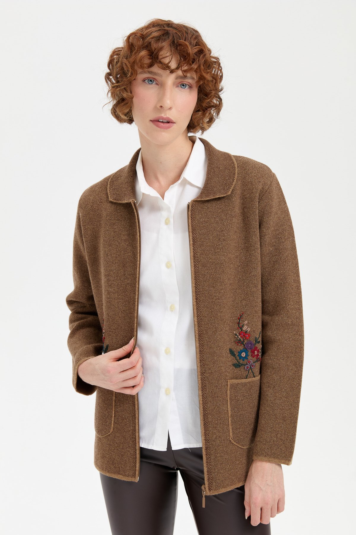 24005Kadın Polo Yaka İşlemeli Kısa Yün Hırka V.Camel