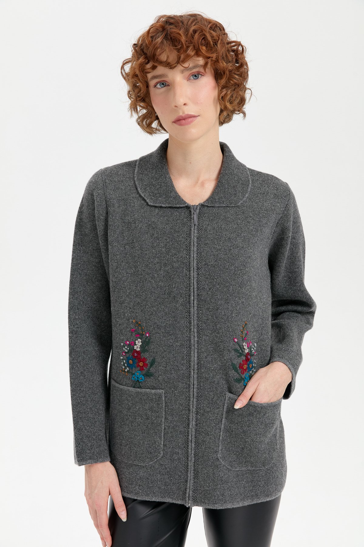 24005Kadın Polo Yaka İşlemeli Kısa Yün Hırka Füme