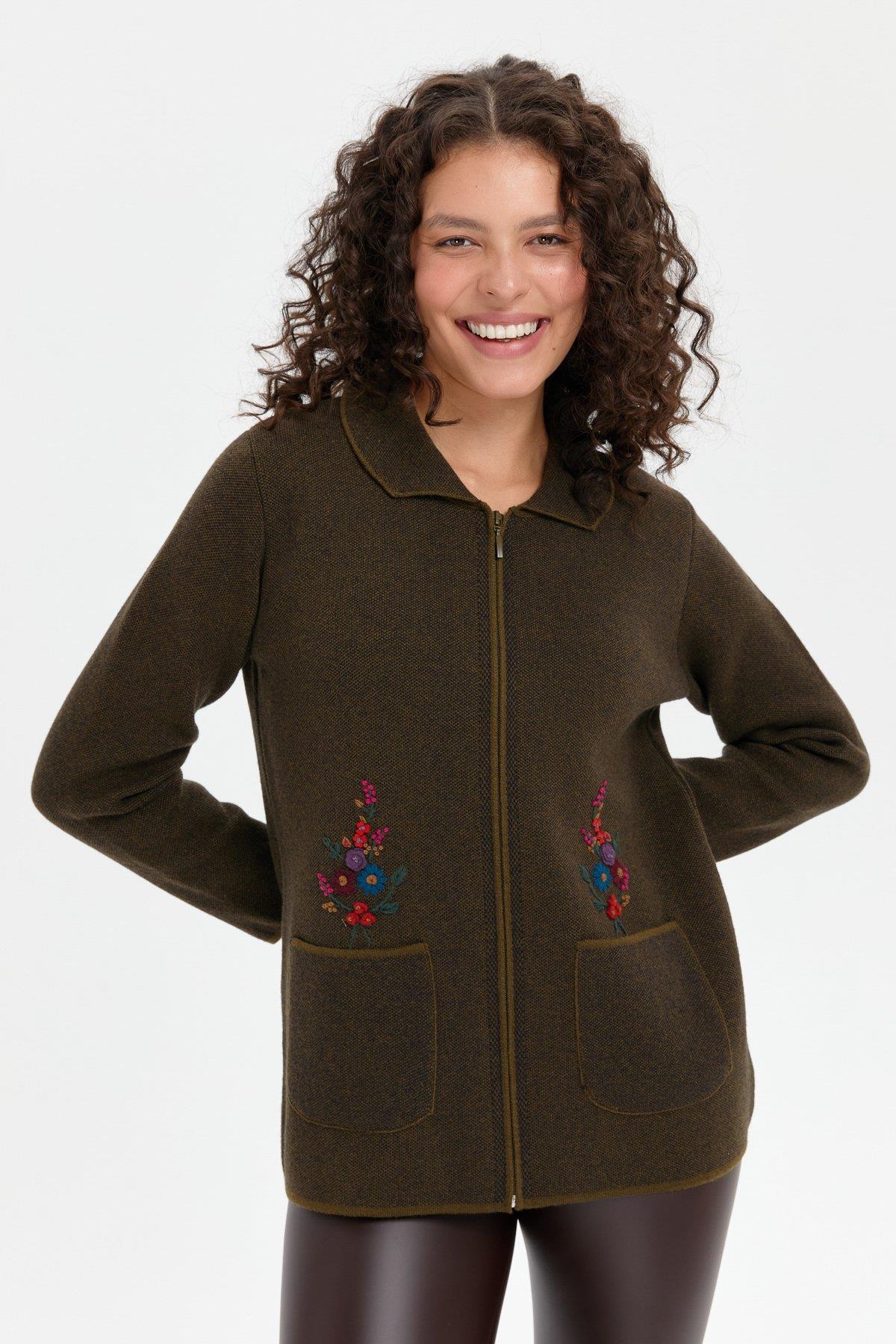 24005Kadın Polo Yaka İşlemeli Kısa Yün Hırka A.Yeşil