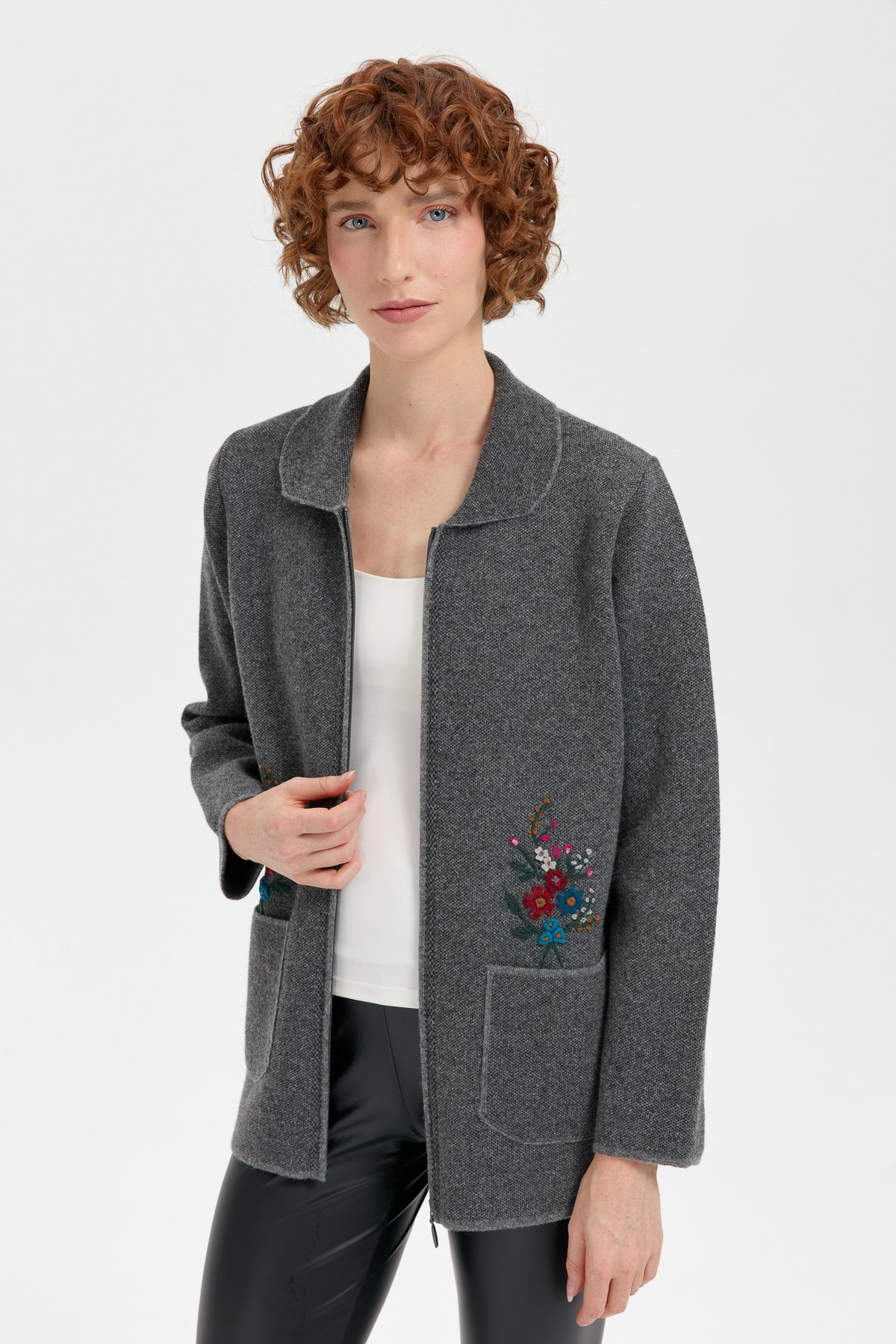 24005Kadın Polo Yaka İşlemeli Kısa Yün Hırka Füme