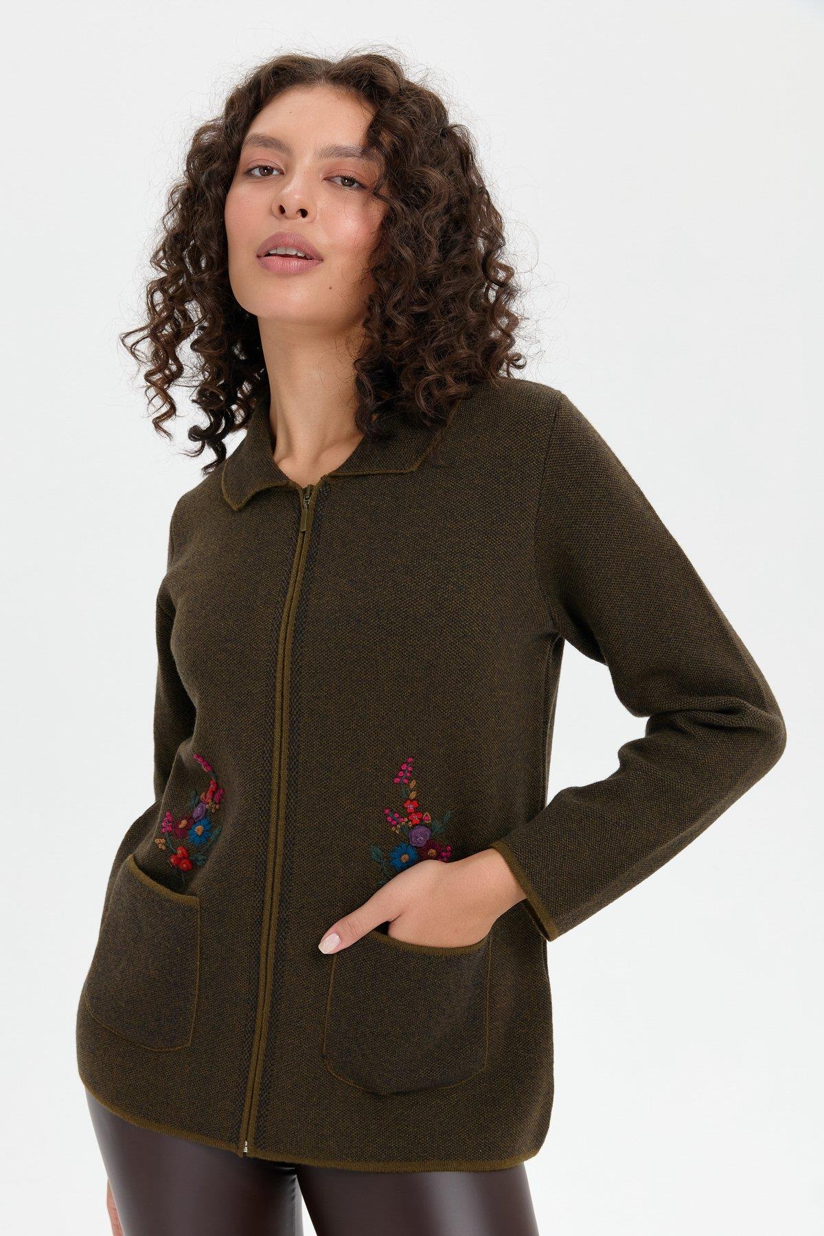 24005Kadın Polo Yaka İşlemeli Kısa Yün Hırka A.Yeşil