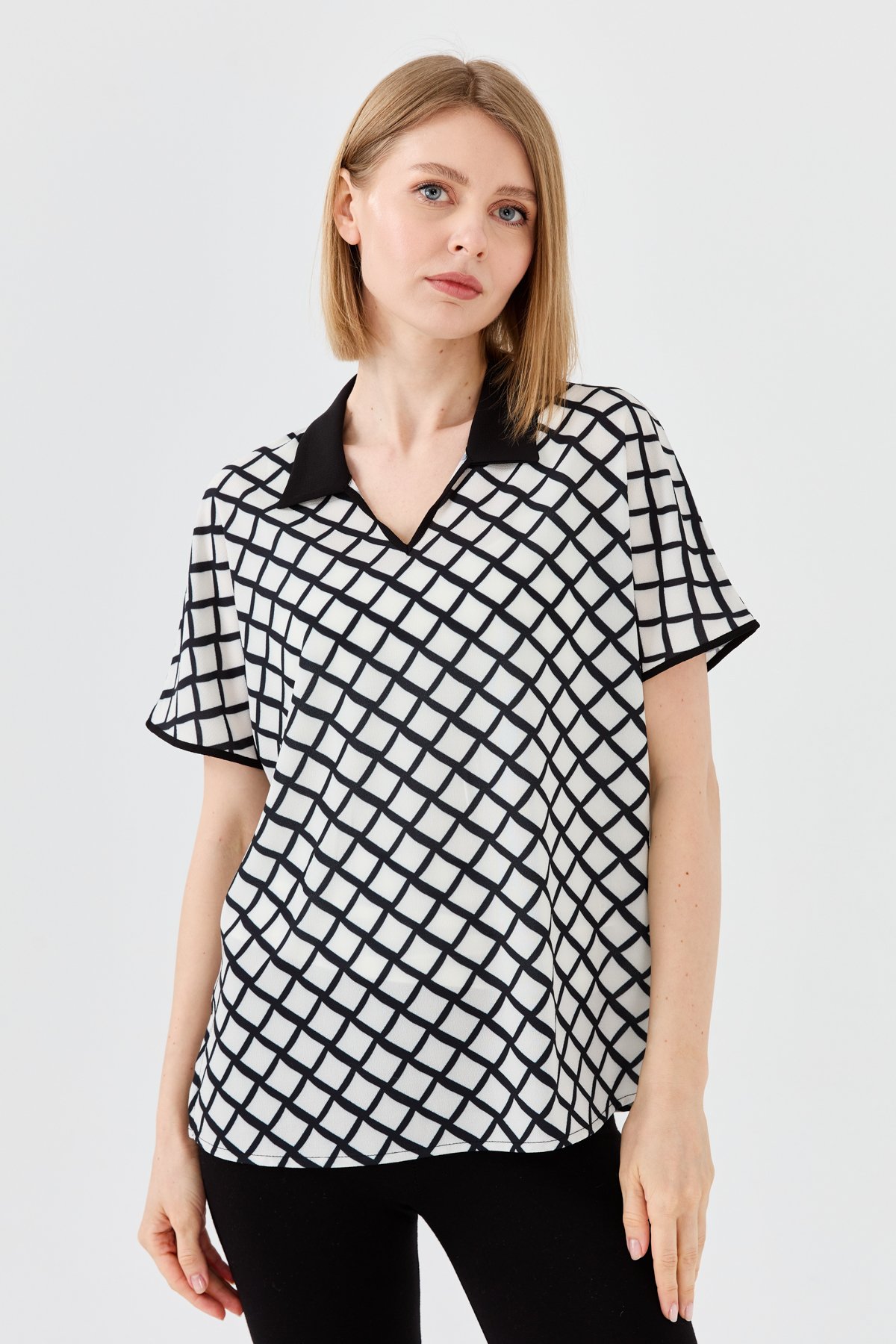 23458Kadın Polo Yaka Kare Desenli Penye T-shirt Siyah