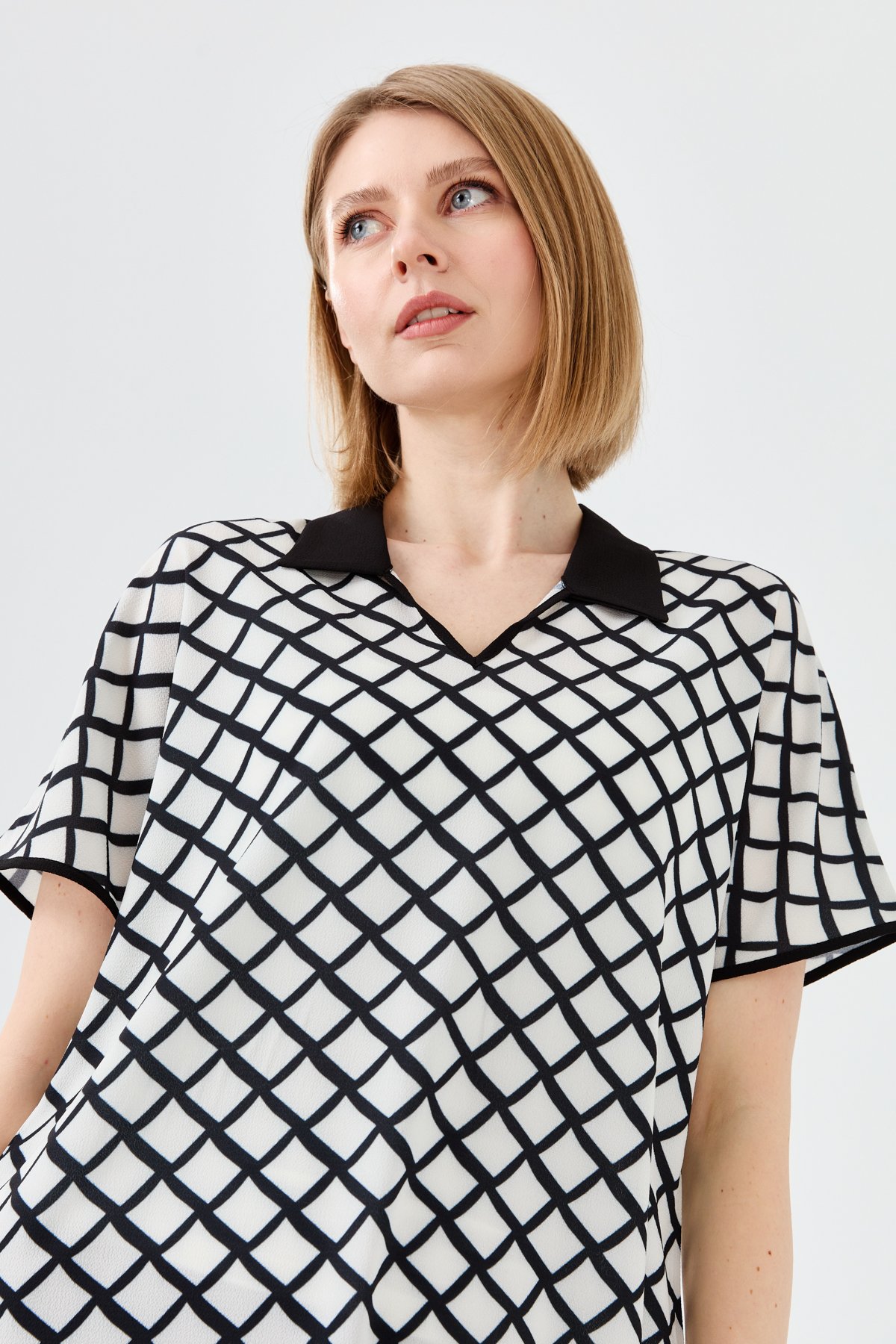 23458Kadın Polo Yaka Kare Desenli Penye T-shirt Siyah