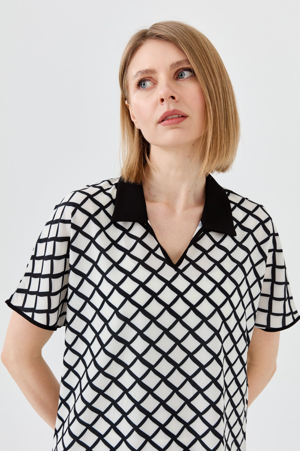 23458Kadın Polo Yaka Kare Desenli Penye T-shirt Siyah