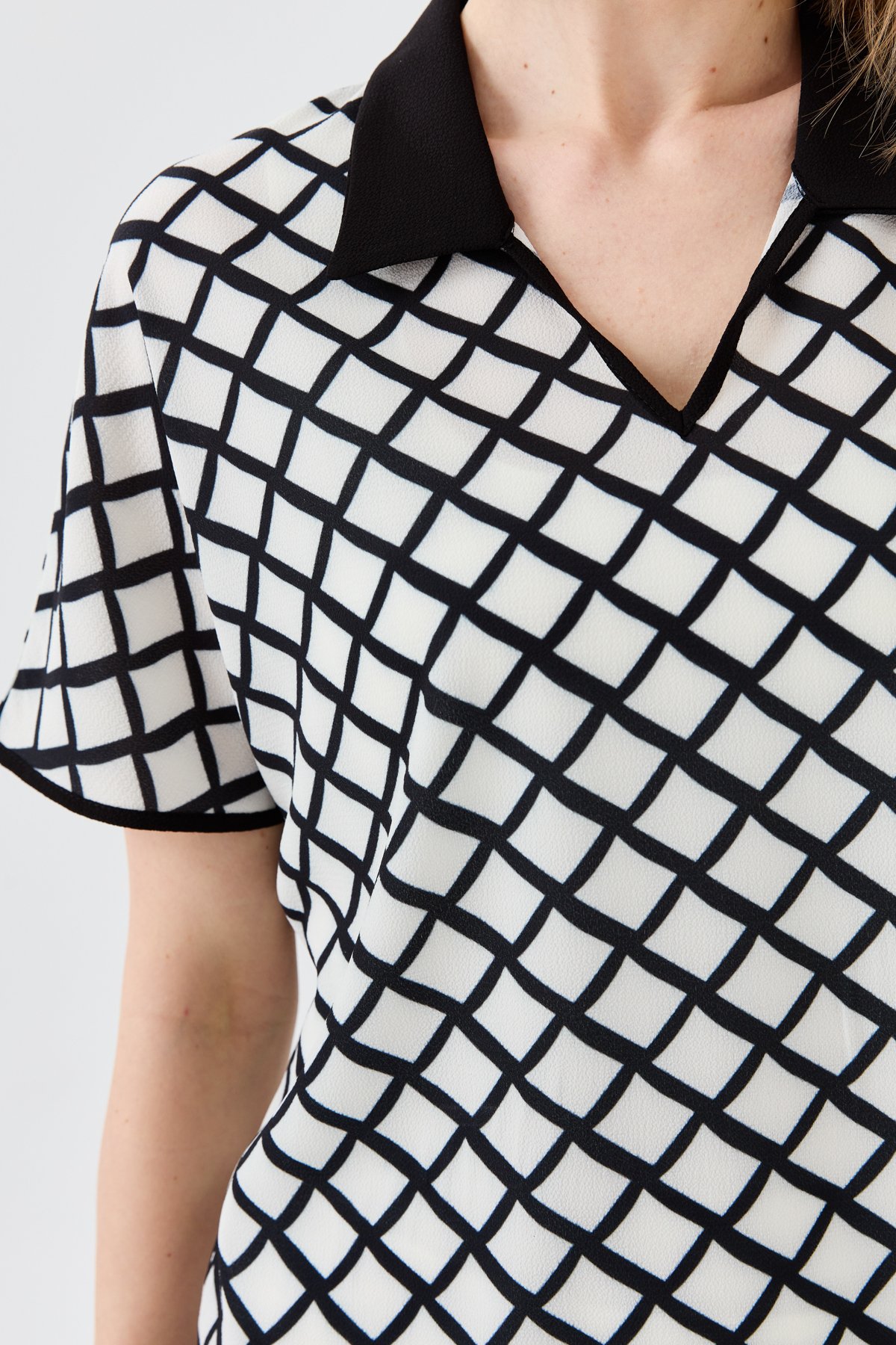 23458Kadın Polo Yaka Kare Desenli Penye T-shirt Siyah