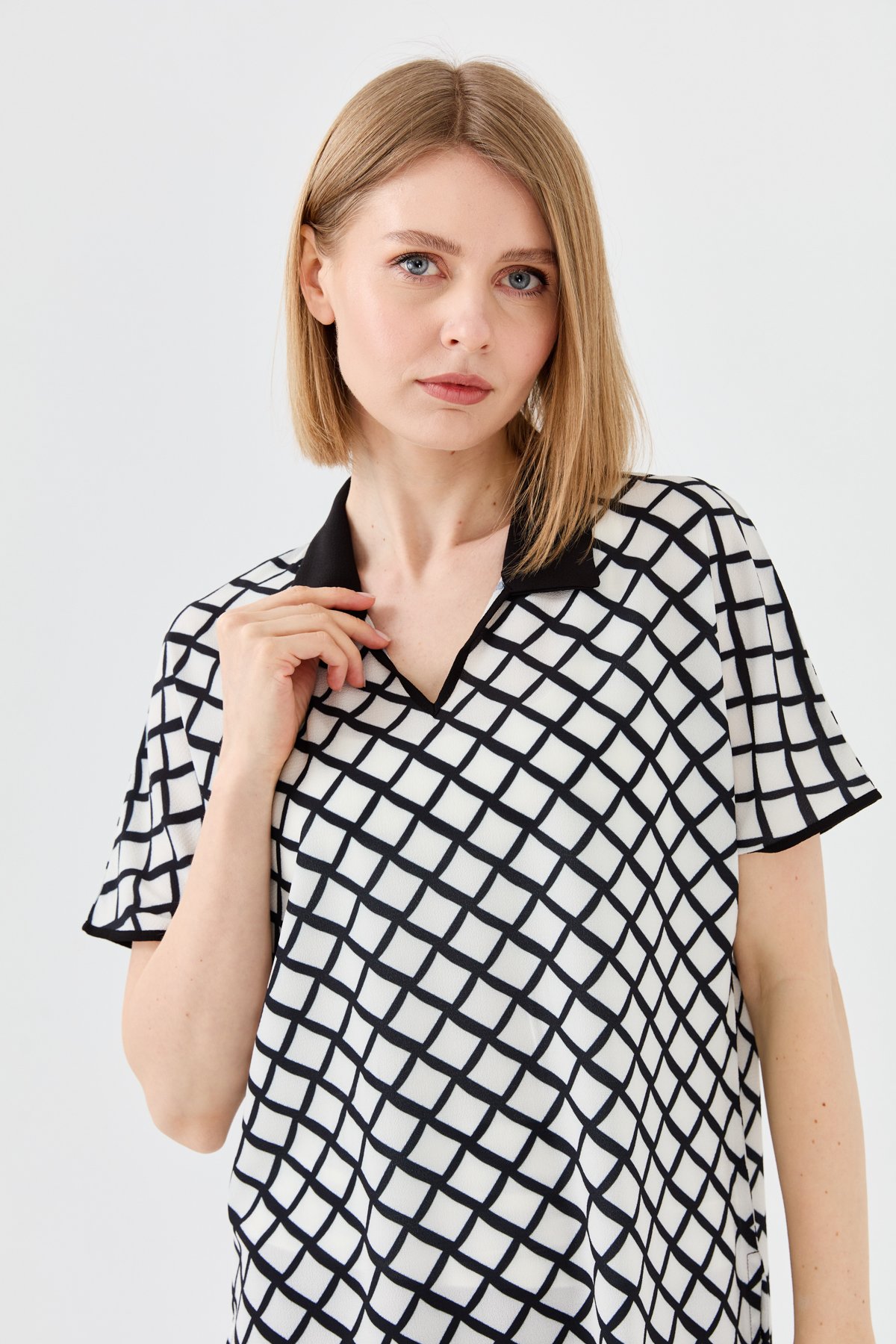 23458Kadın Polo Yaka Kare Desenli Penye T-shirt Siyah