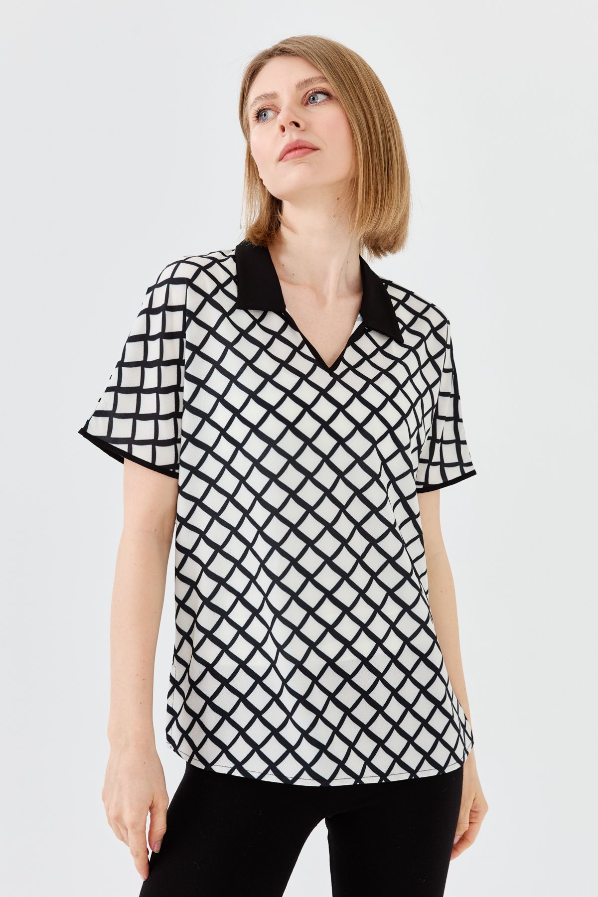 23458Kadın Polo Yaka Kare Desenli Penye T-shirt Siyah