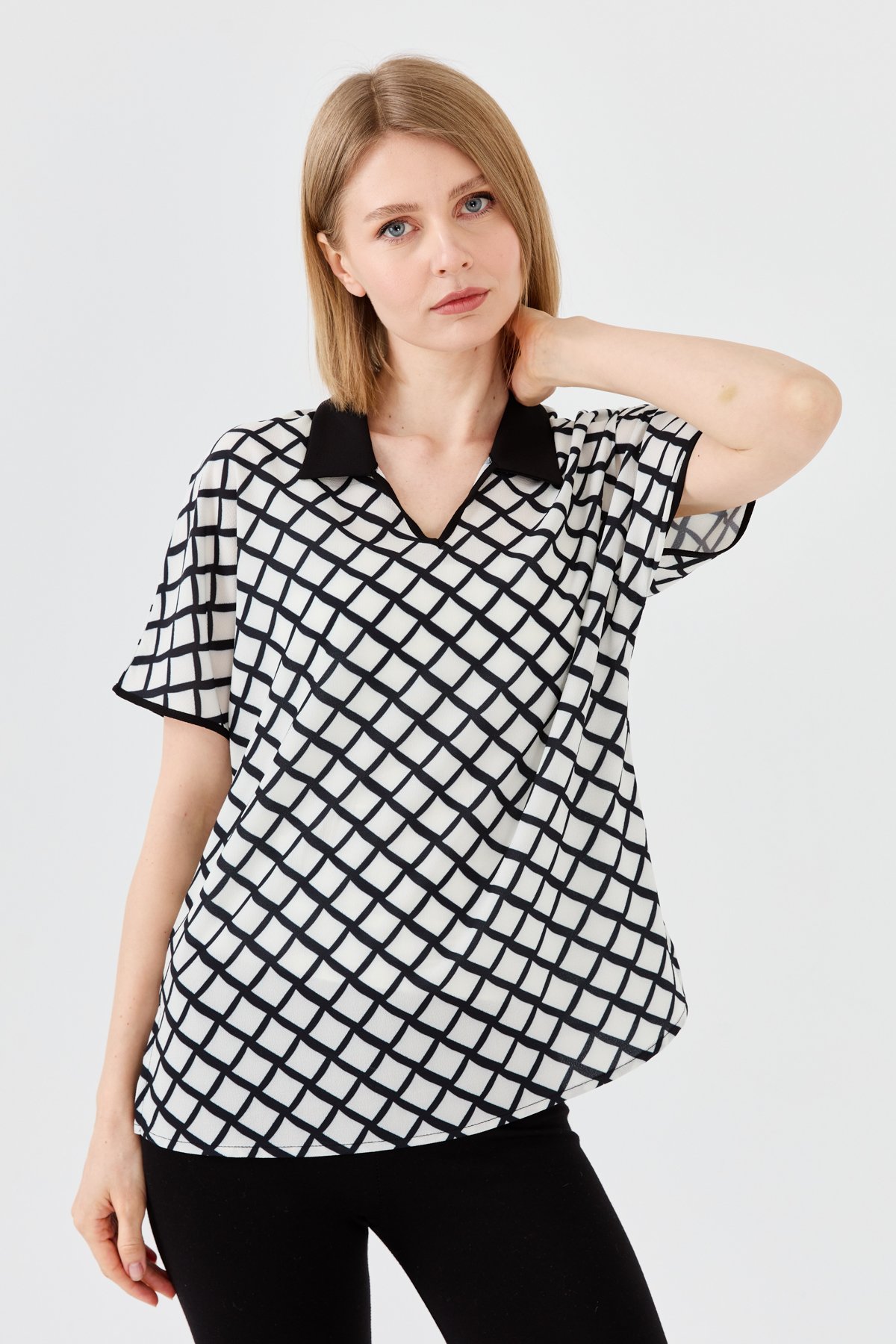 23458Kadın Polo Yaka Kare Desenli Penye T-shirt Siyah