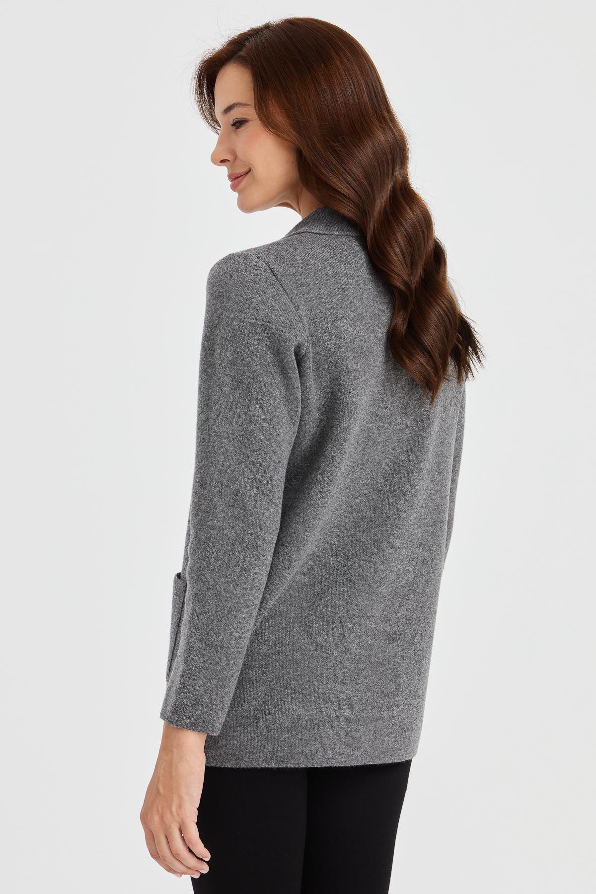 23002Kadın Polo Yaka Kenarı Dantel İşlemeli Yün Ceket Füme