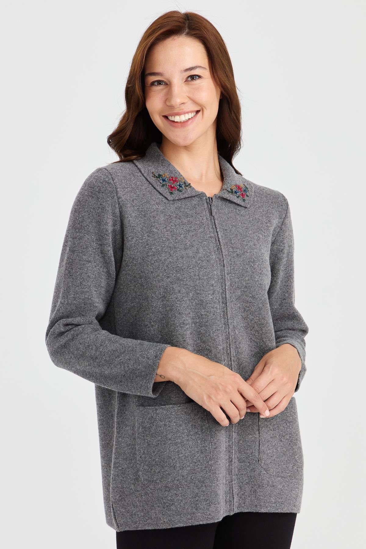 23002Kadın Polo Yaka Kenarı Dantel İşlemeli Yün Ceket Füme