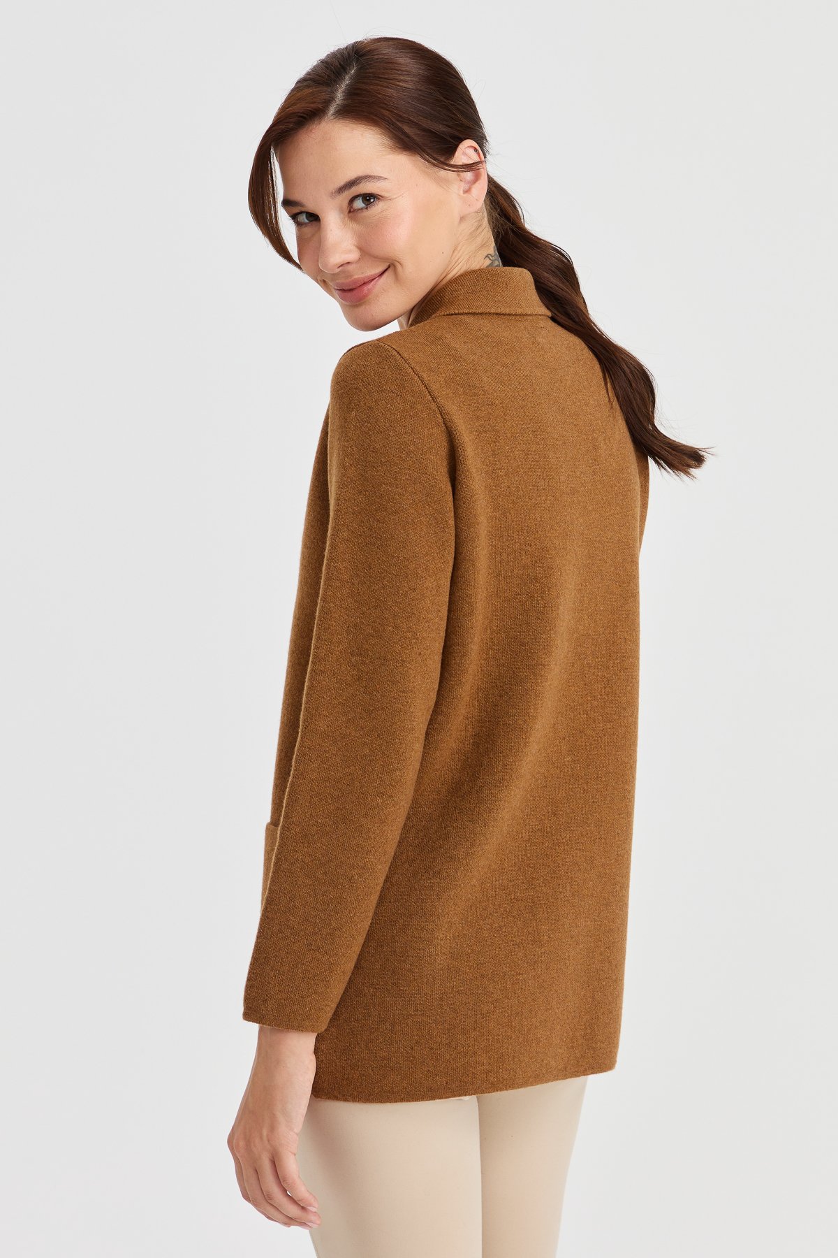 23002Kadın Polo Yaka Kenarı Dantel İşlemeli Yün Ceket K.taba