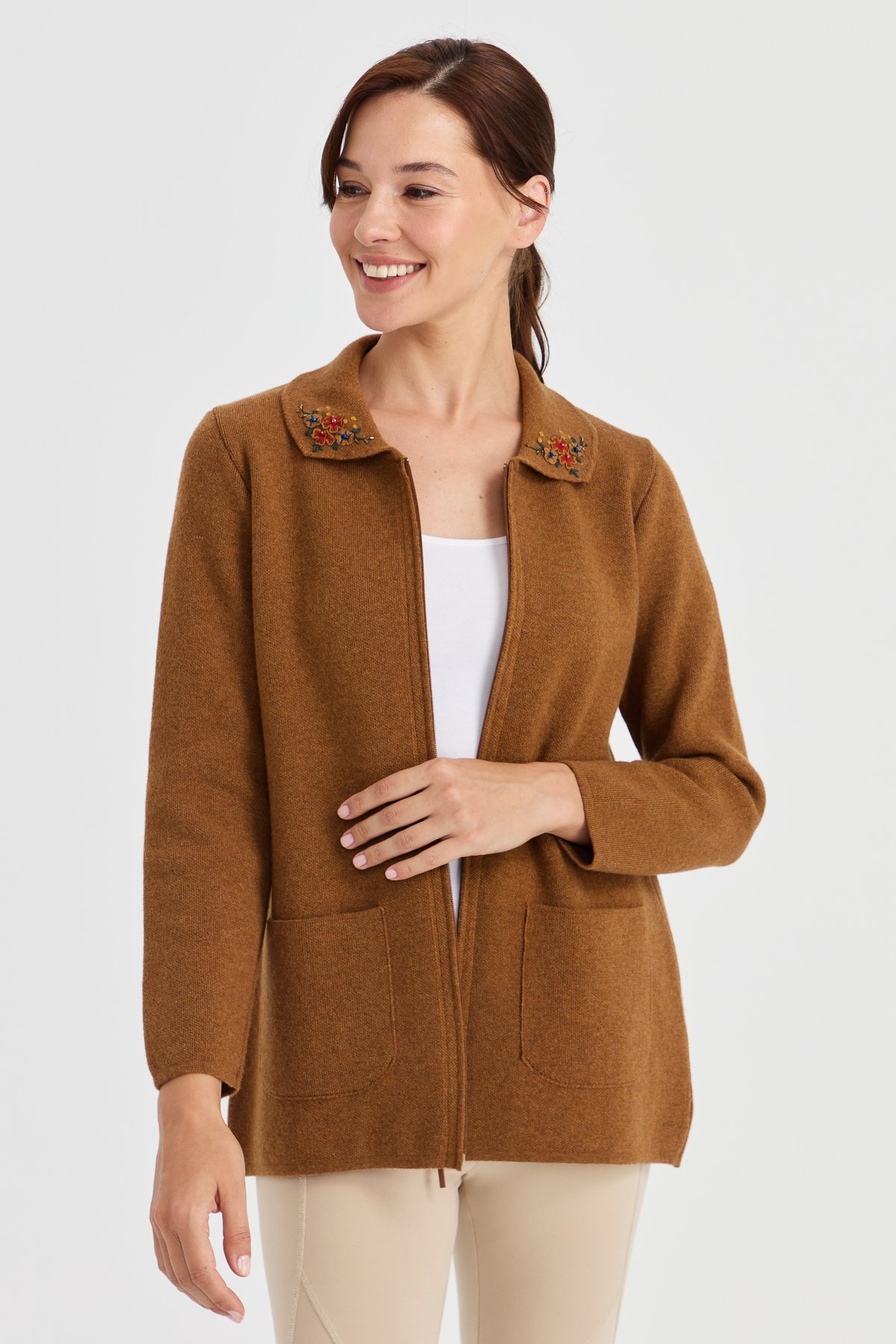 23002Kadın Polo Yaka Kenarı Dantel İşlemeli Yün Ceket K.taba