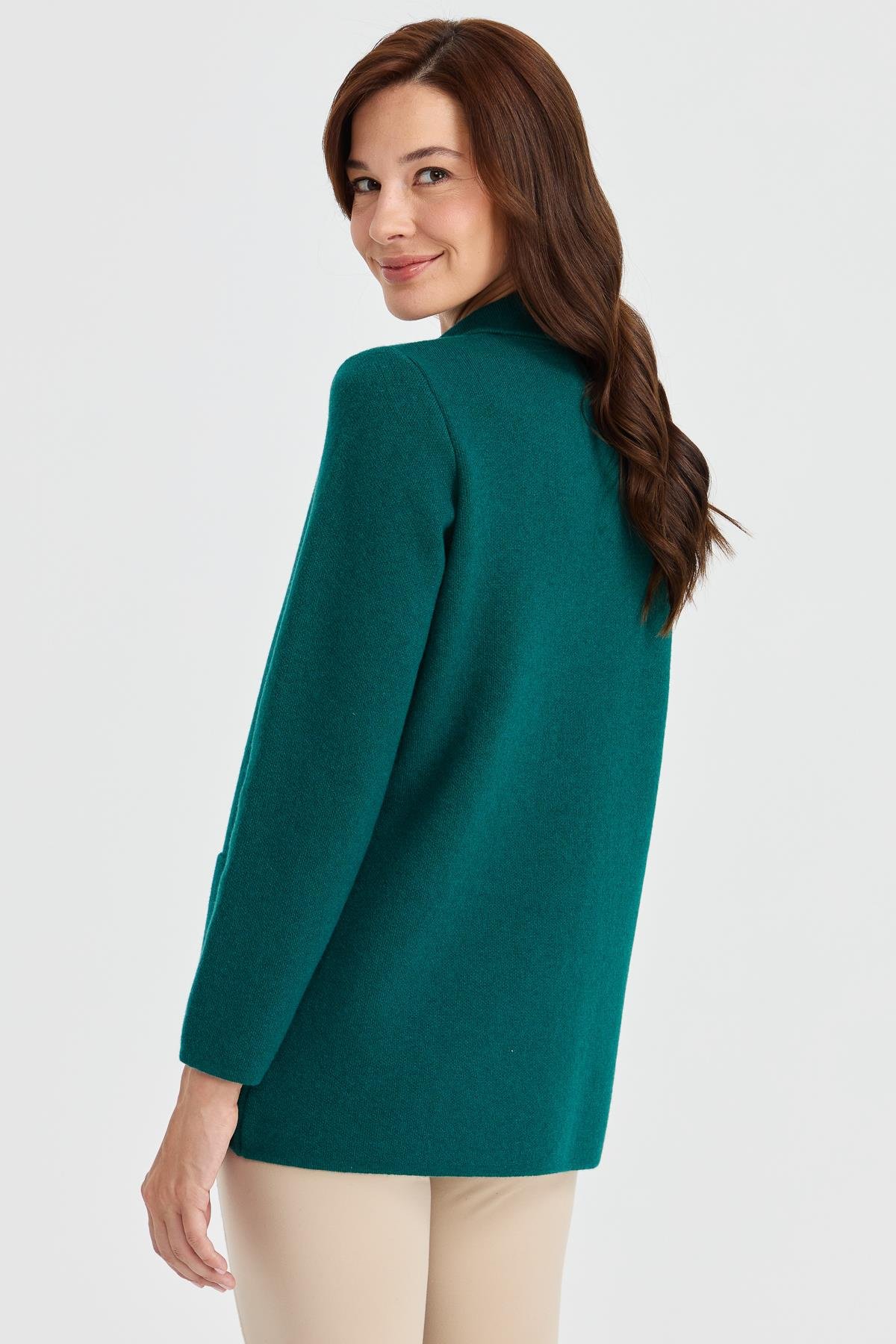 23002Kadın Polo Yaka Kenarı Dantel İşlemeli Yün Ceket K.Ö.başı