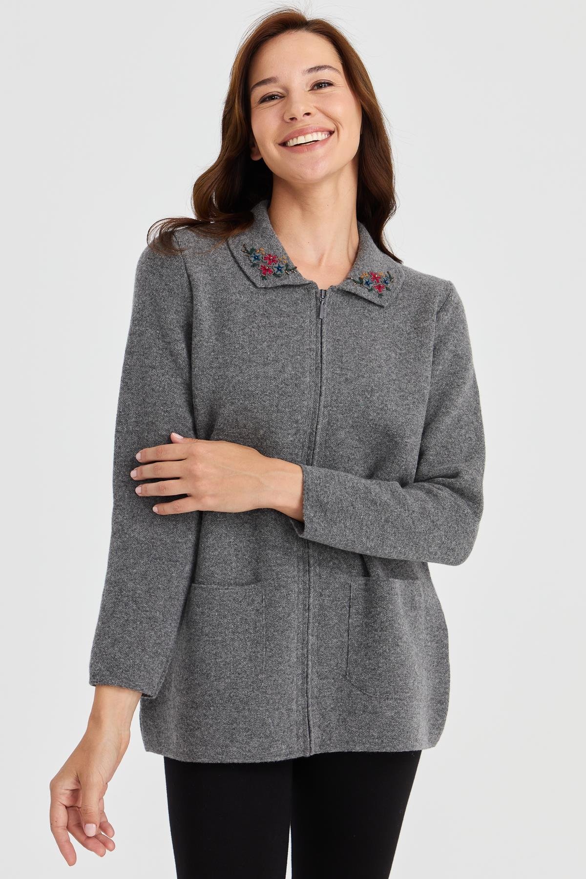 23002Kadın Polo Yaka Kenarı Dantel İşlemeli Yün Ceket Füme