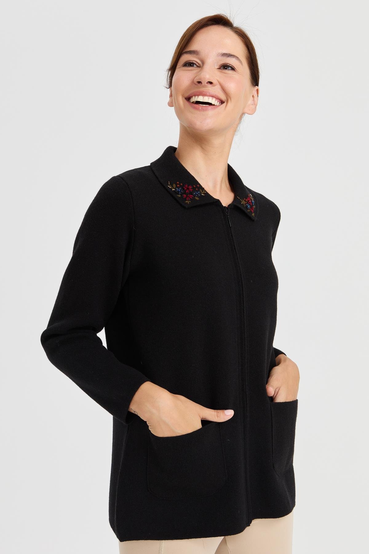 23002Женская шерстяная куртка с воротником-поло и кружевной вышивкой