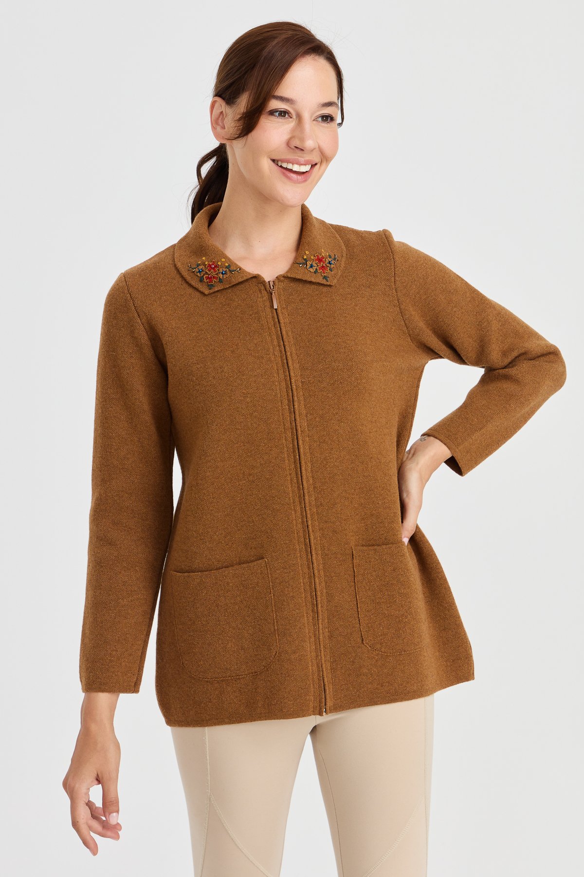 23002Kadın Polo Yaka Kenarı Dantel İşlemeli Yün Ceket K.taba