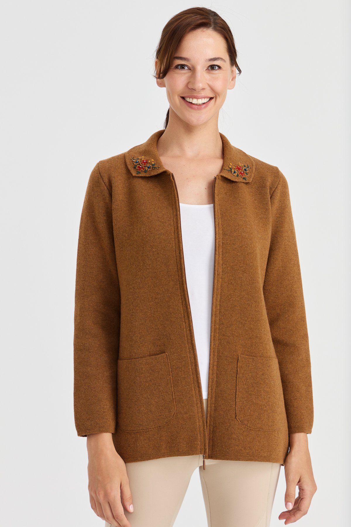 23002Kadın Polo Yaka Kenarı Dantel İşlemeli Yün Ceket K.taba