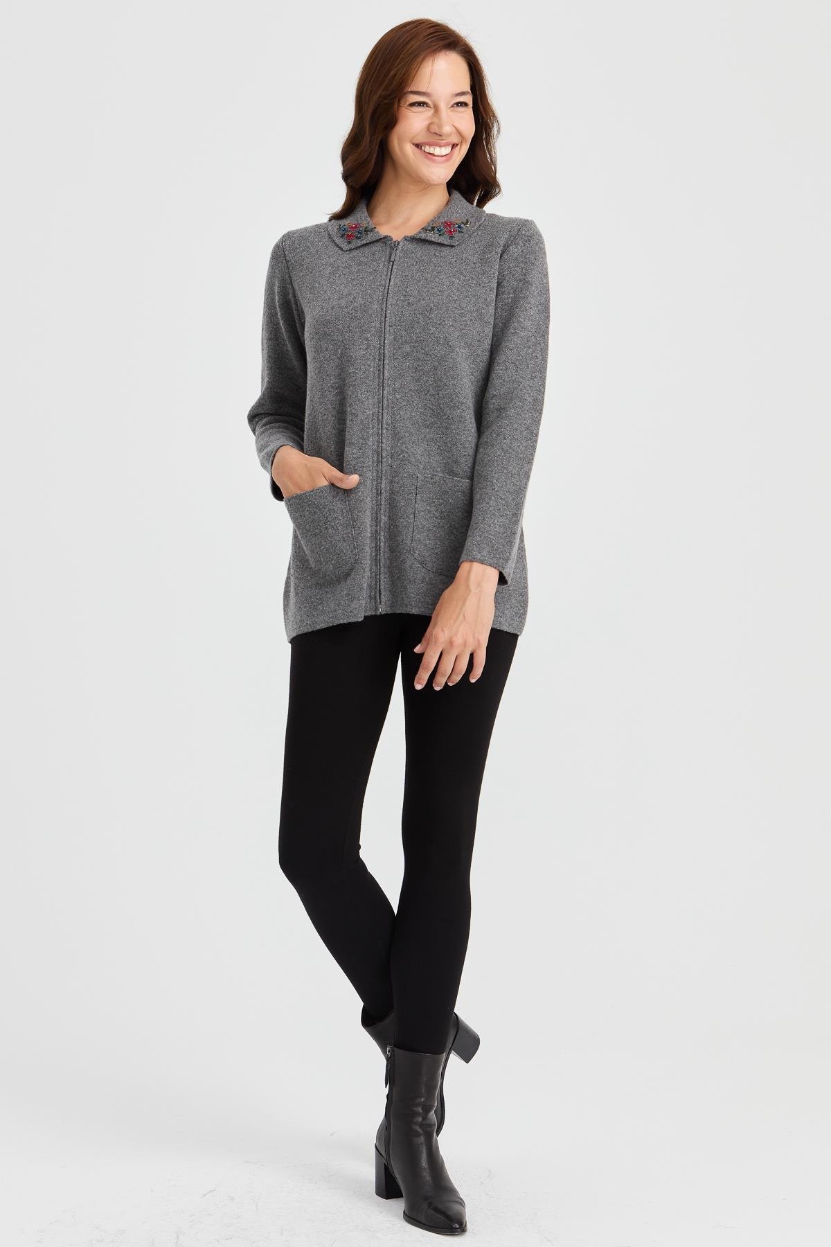 23002Kadın Polo Yaka Kenarı Dantel İşlemeli Yün Ceket Füme