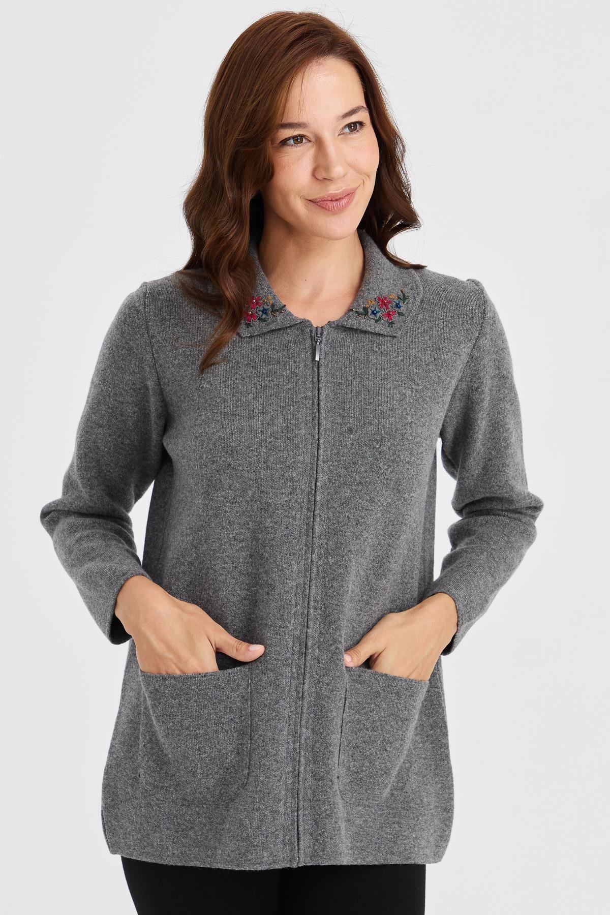 23002Kadın Polo Yaka Kenarı Dantel İşlemeli Yün Ceket Füme