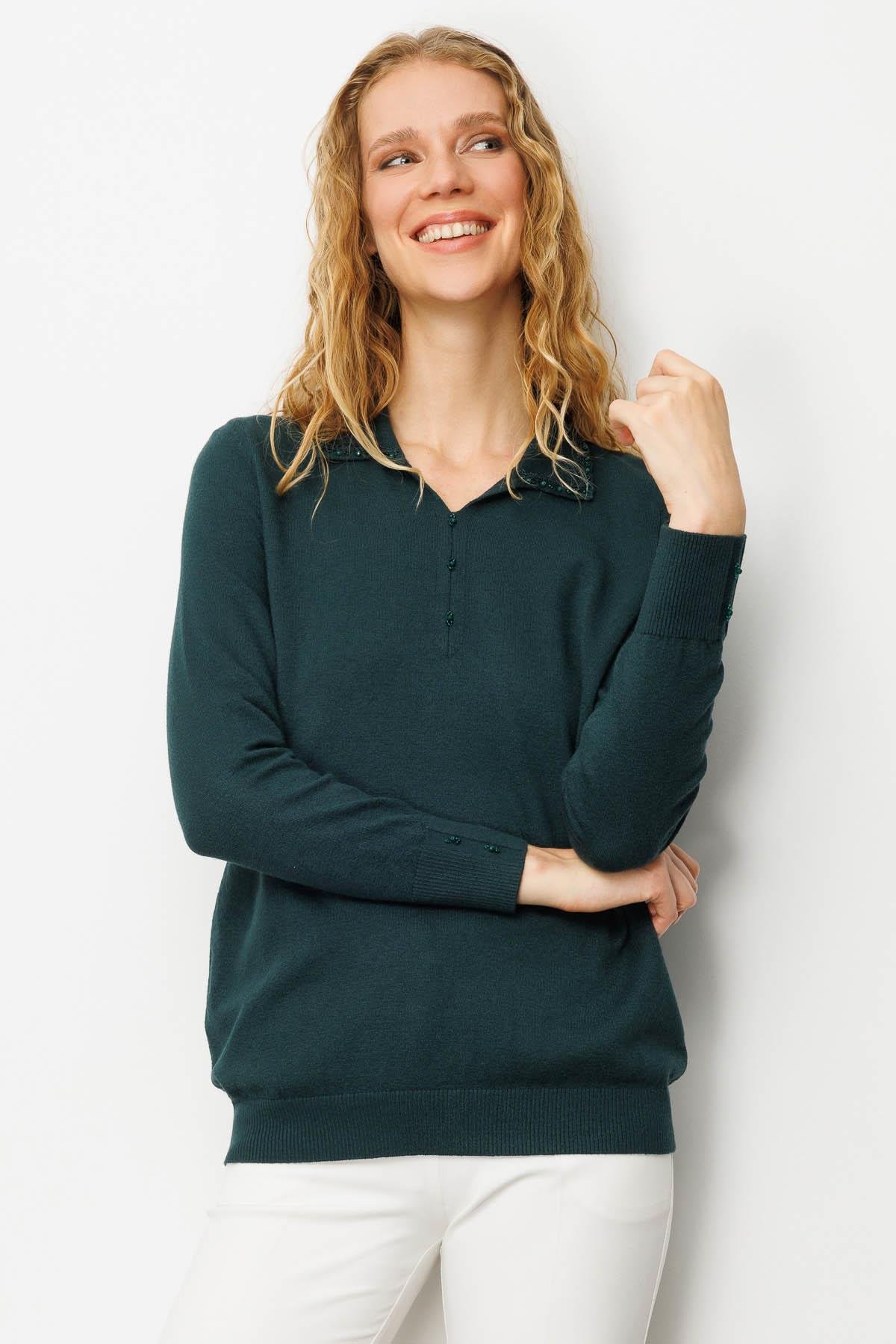 25092Kadın Polo Yaka Nakış İşlemeli Ligralı Bluz Yeşil